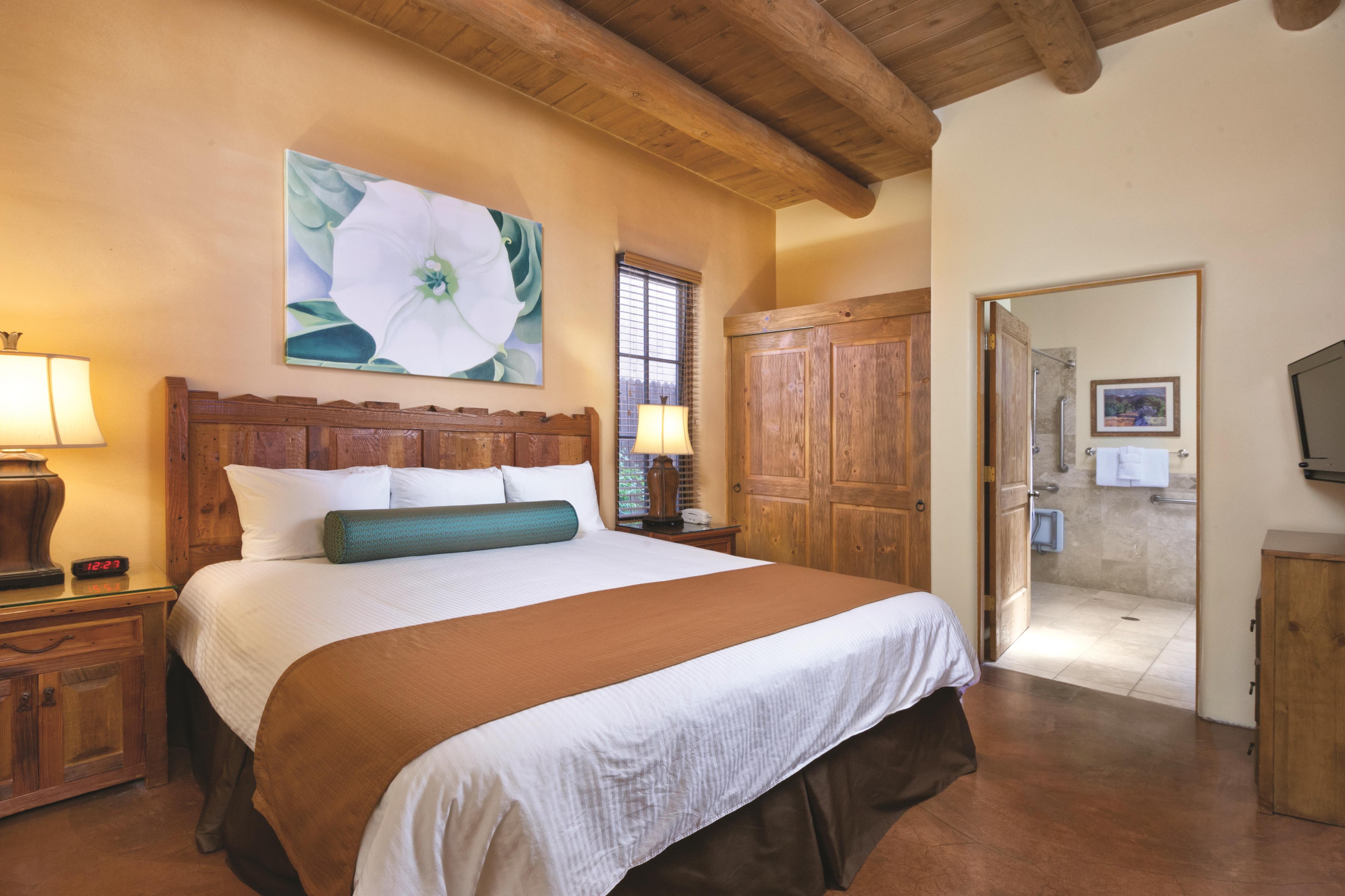 Guest room feature at the WorldMark Santa Fe in Santa Fe, New Mexico