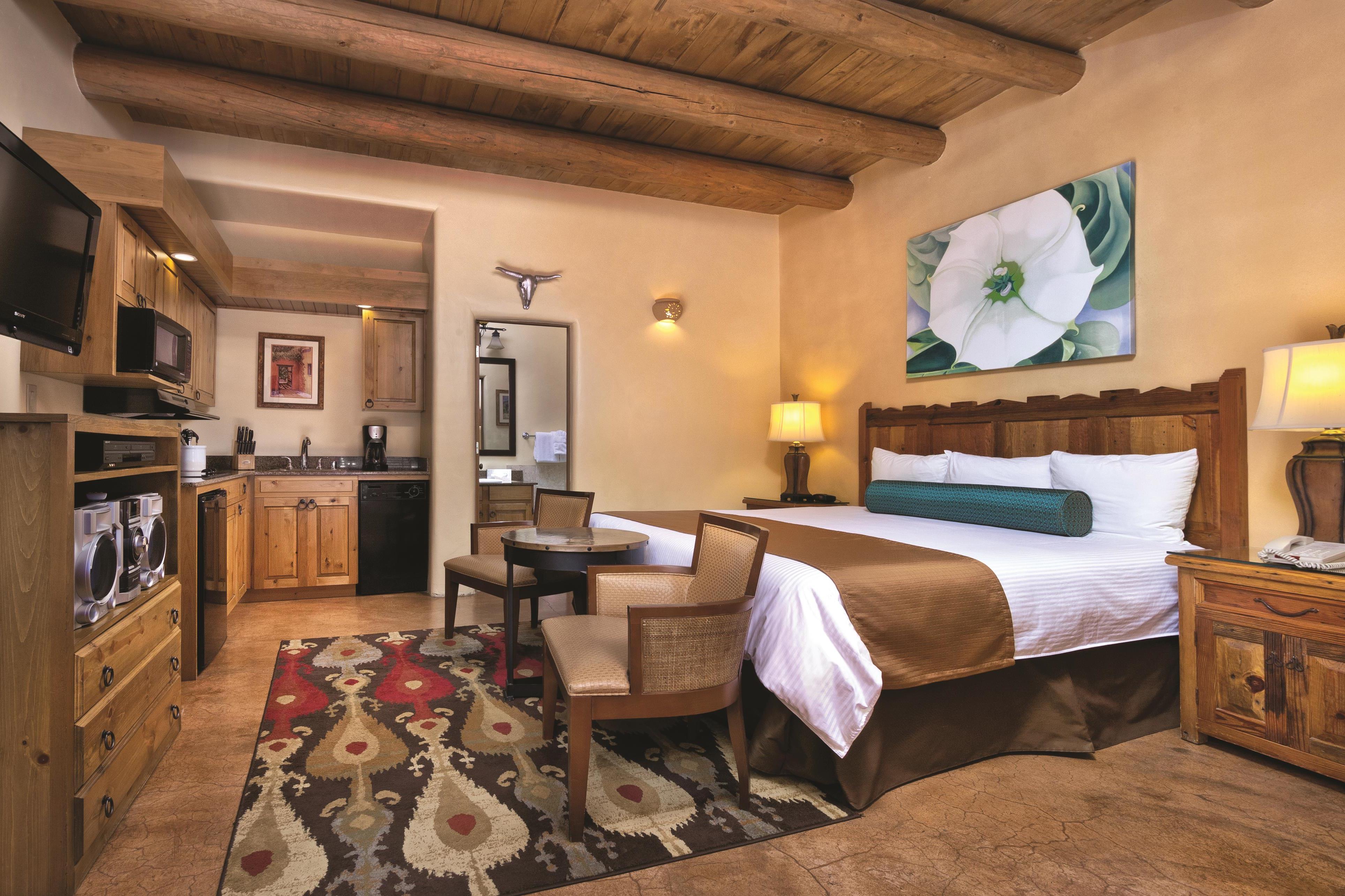 Guest room at the WorldMark Santa Fe in Santa Fe, New Mexico