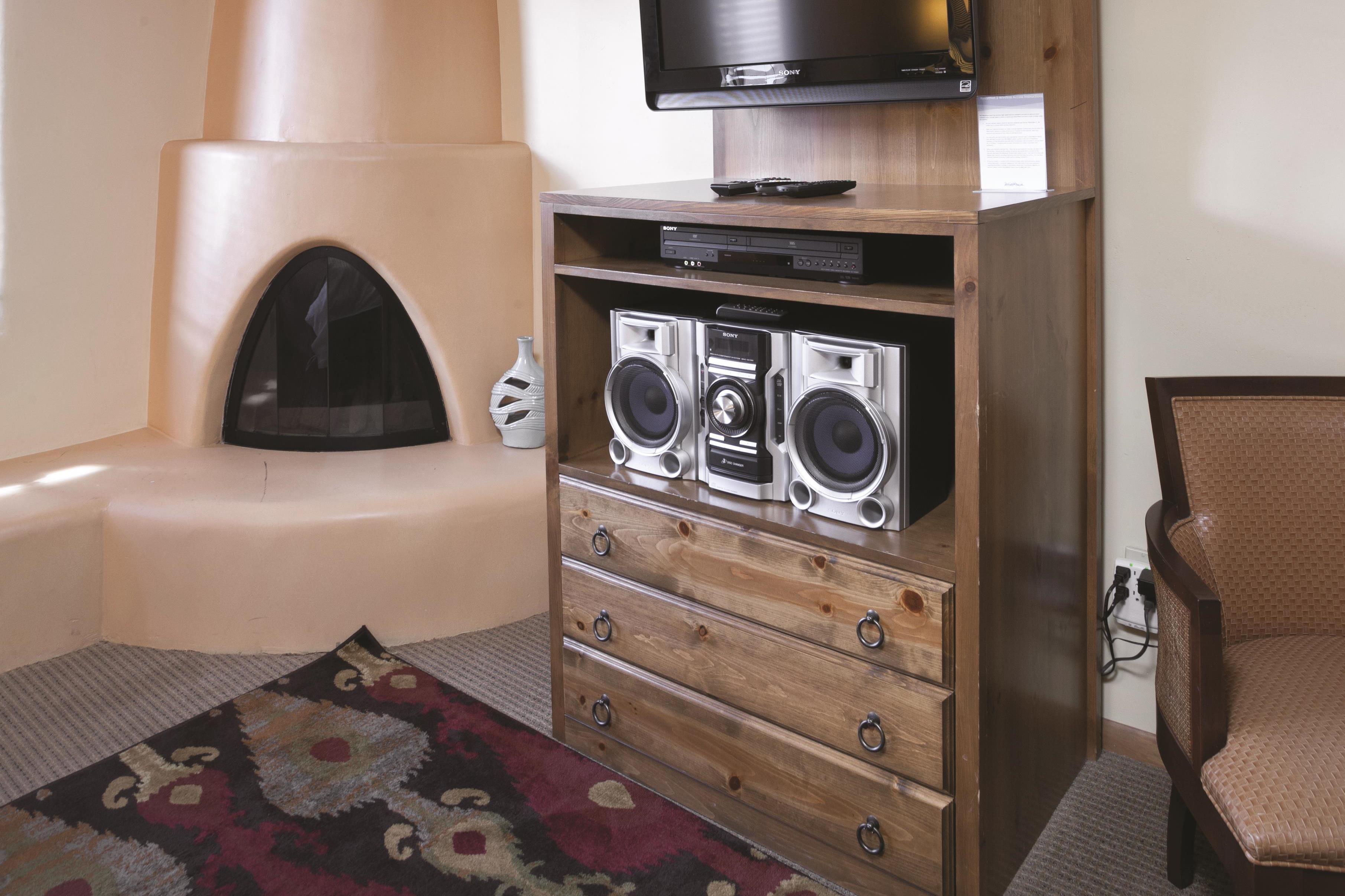 Guest room feature at the WorldMark Santa Fe in Santa Fe, New Mexico