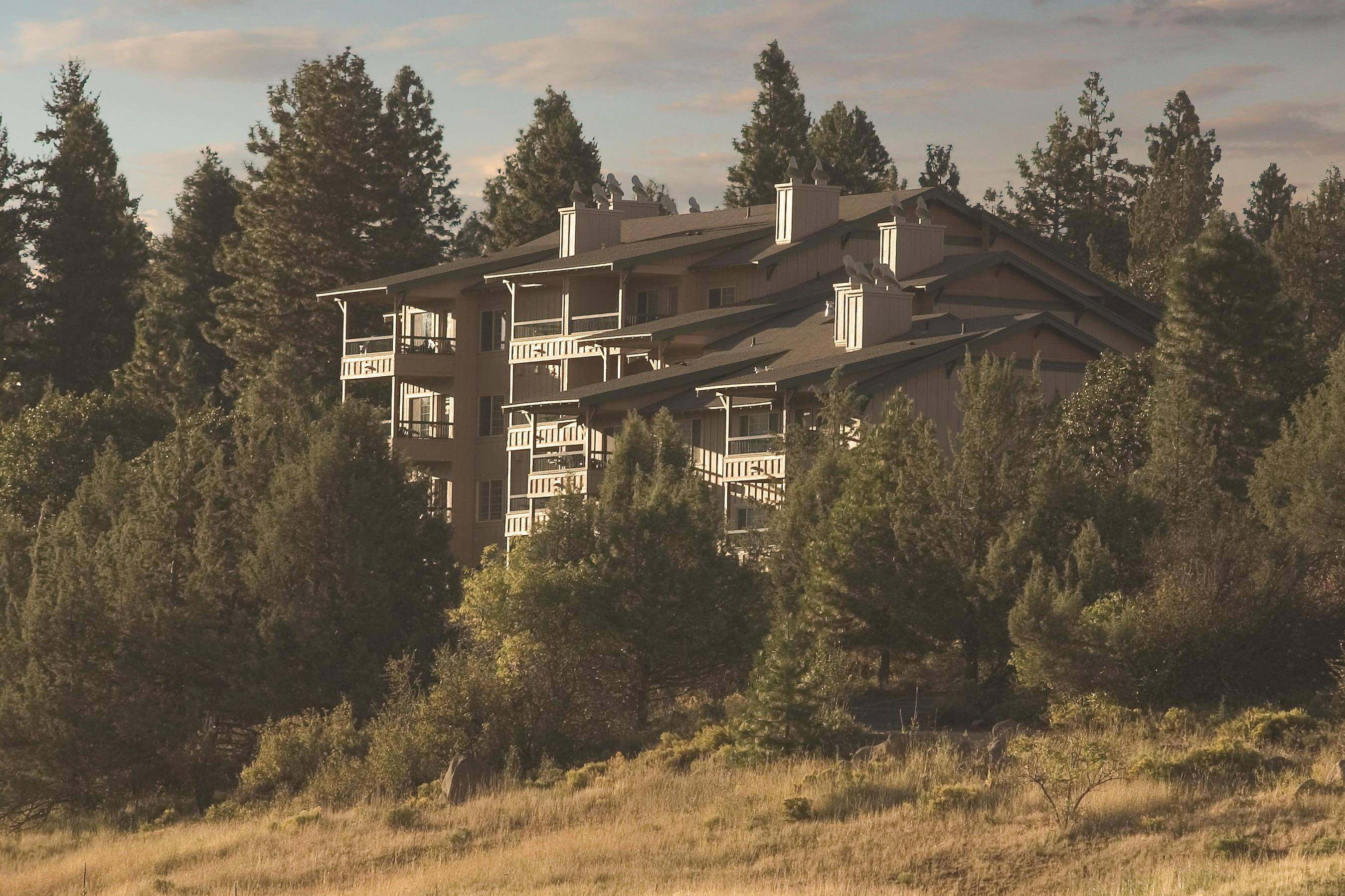 Exterior Day Image of WorldMark Running Y hotel in Klamath Falls, Oregon