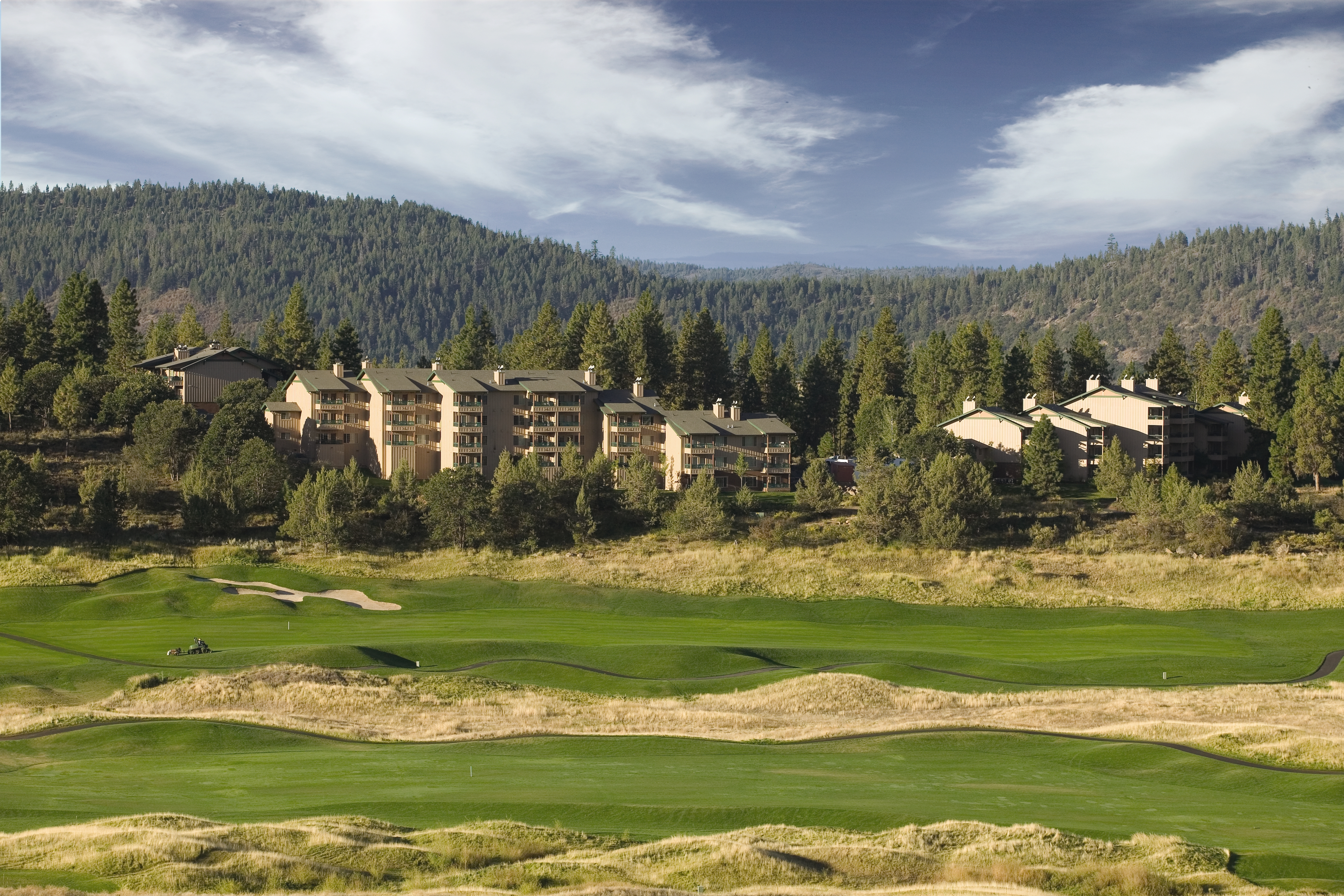 Exterior Day Image of WorldMark Running Y hotel in Klamath Falls, Oregon