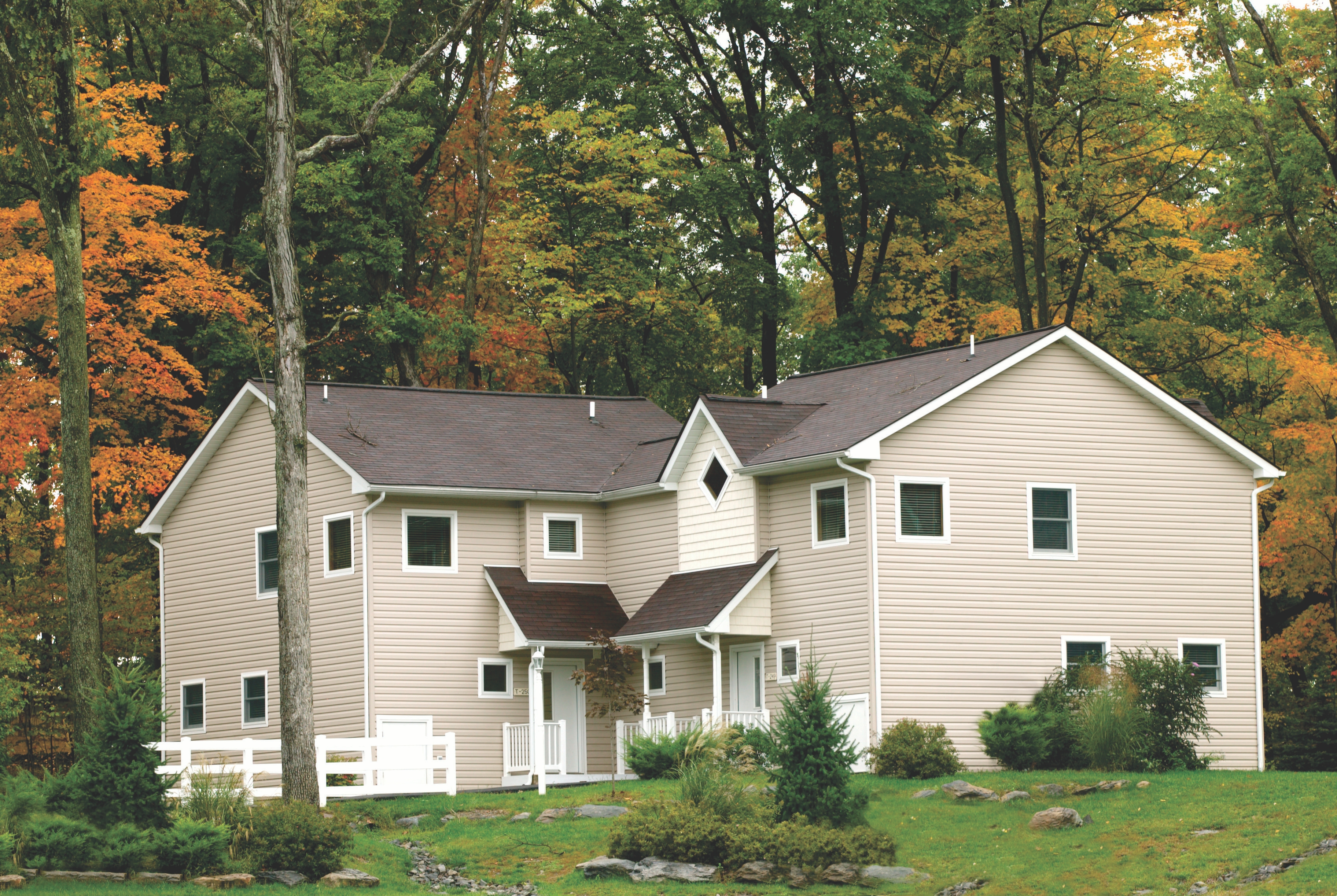 Exterior Day Image of Club Wyndham Shawnee Village hotel in East Stroudsburg, Pennsylvania