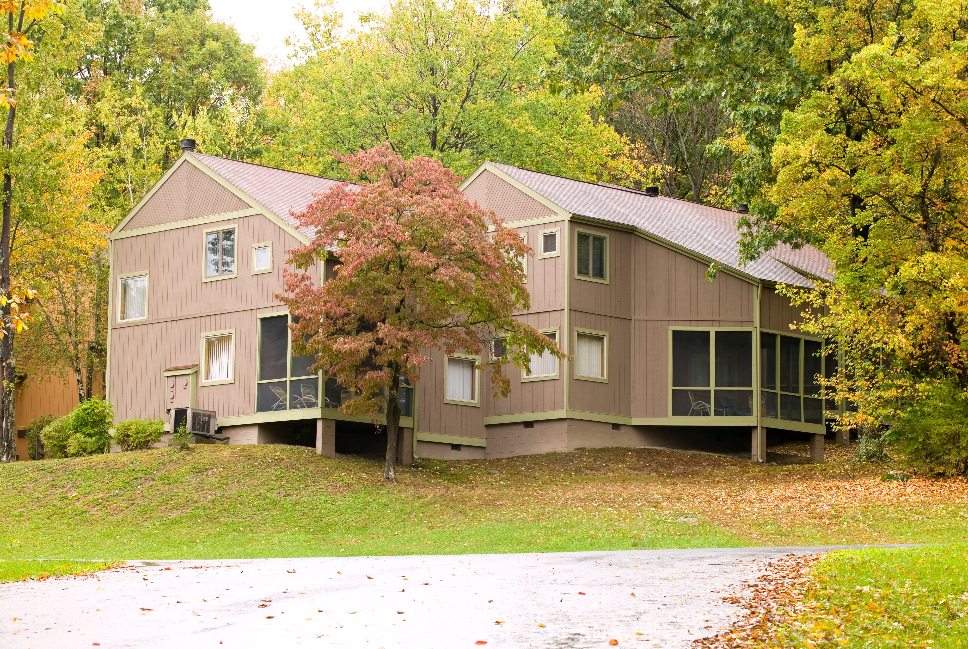 Exterior Day Image of Club Wyndham Shawnee Village hotel in East Stroudsburg, Pennsylvania