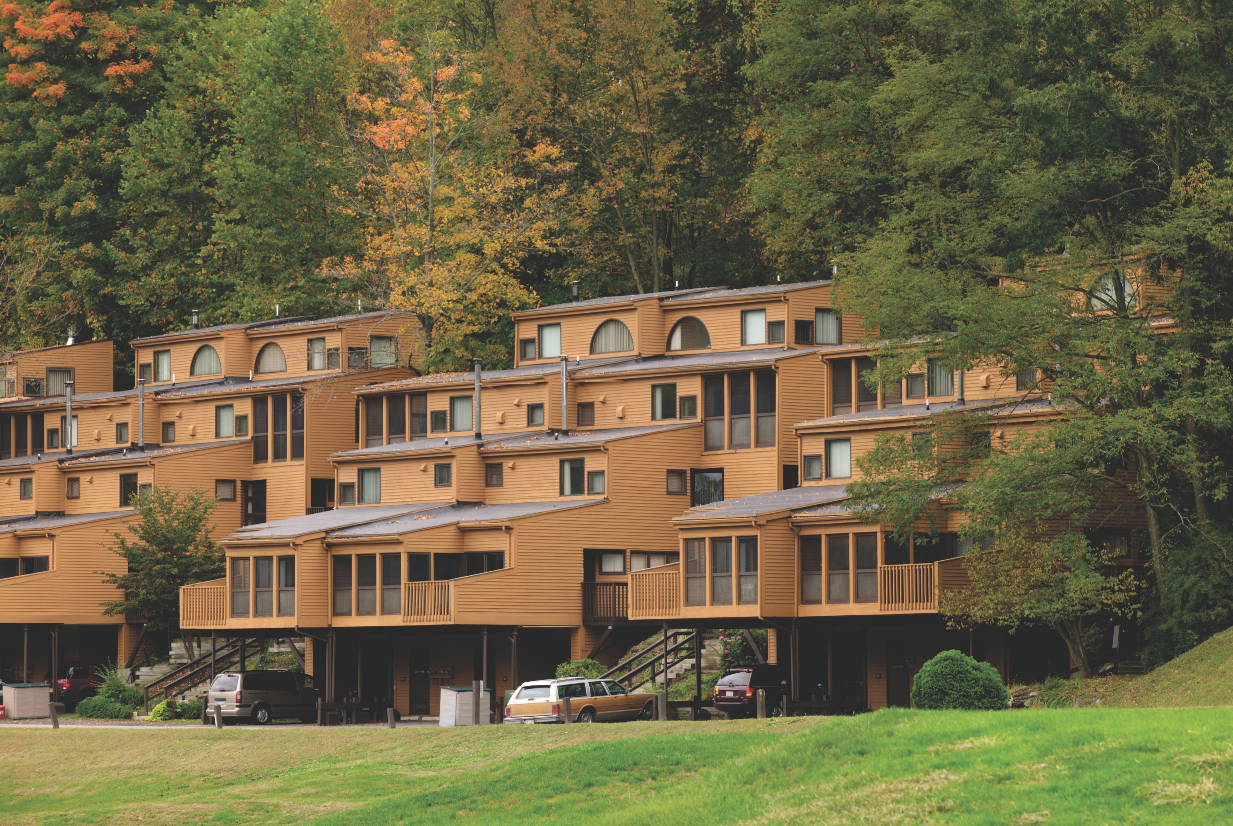 Exterior Day Image of Club Wyndham Shawnee Village hotel in East Stroudsburg, Pennsylvania