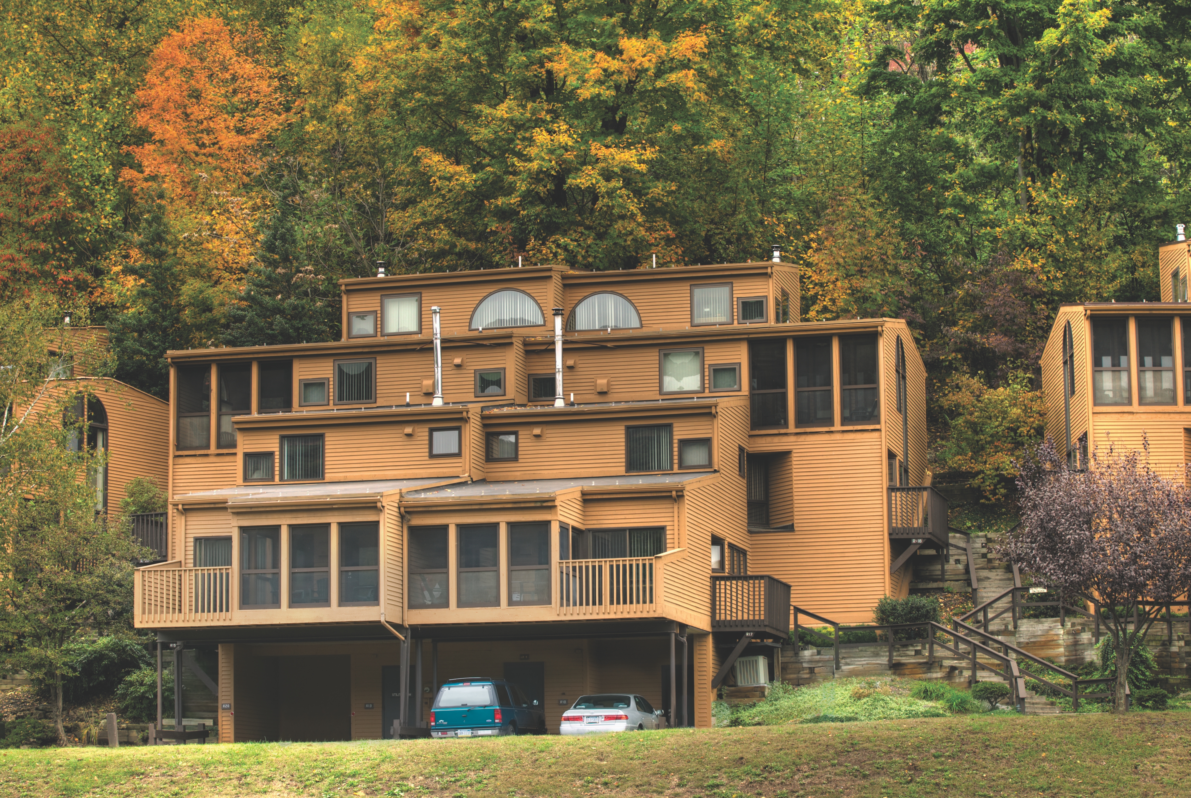 Exterior Day Image of Club Wyndham Shawnee Village hotel in East Stroudsburg, Pennsylvania