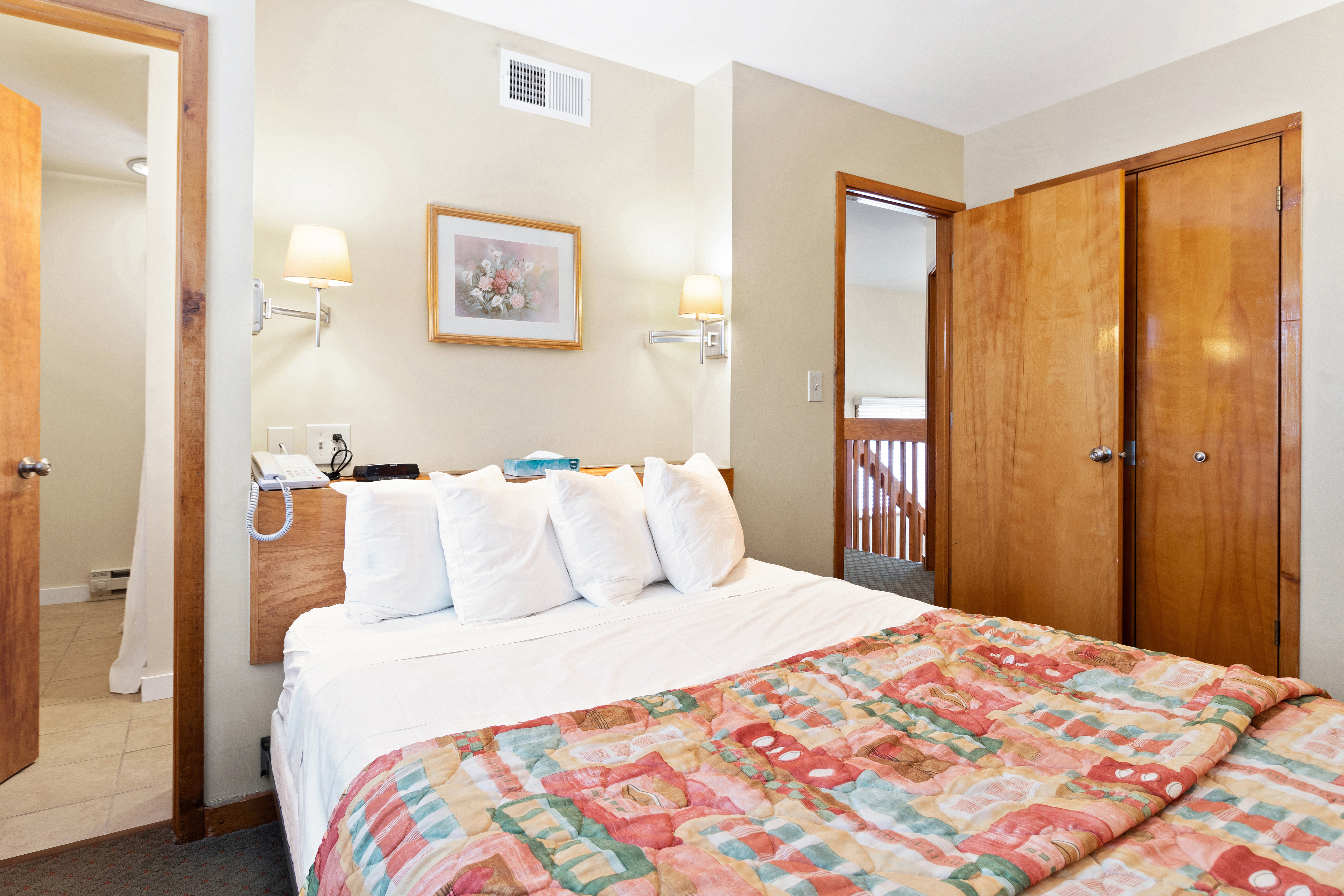 Guest room at the Club Wyndham Shawnee Village in East Stroudsburg, Pennsylvania