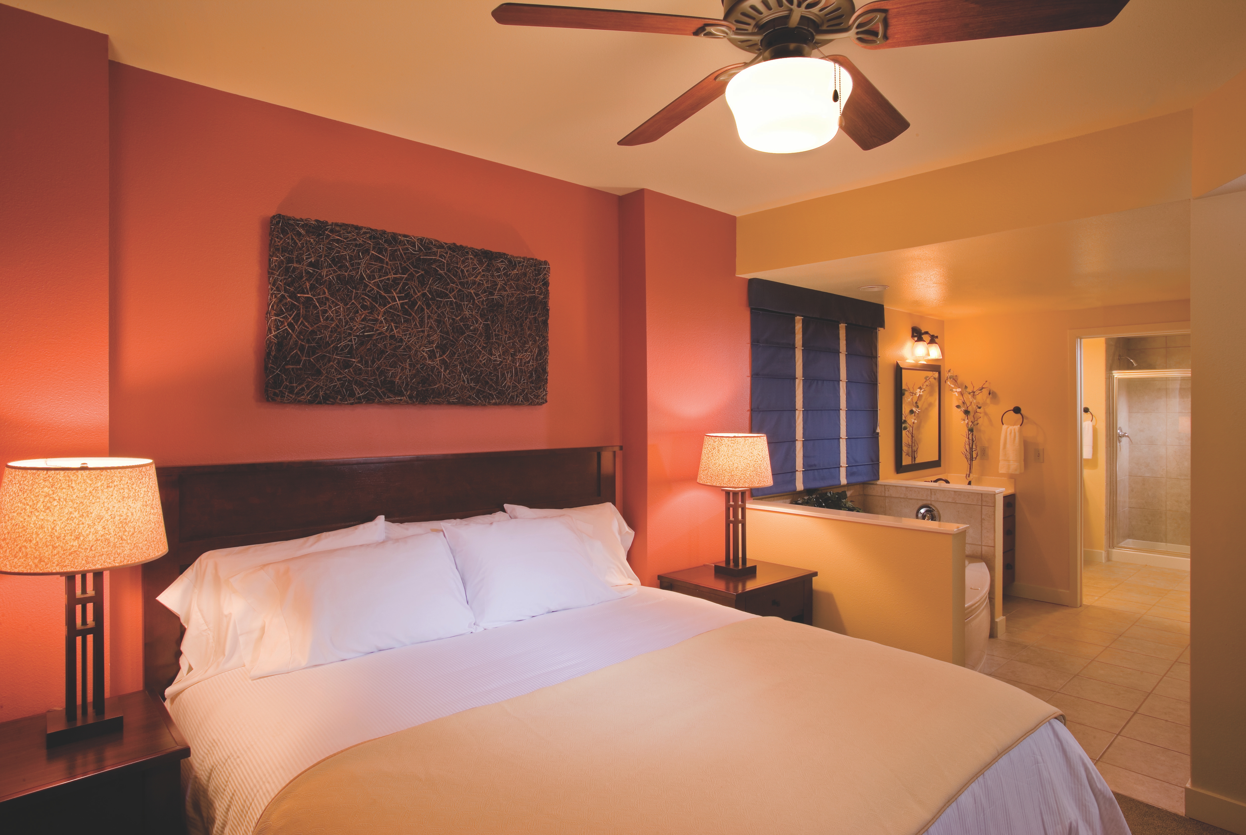 King bed guest room at the Club Wyndham Shawnee Village in East Stroudsburg, Pennsylvania