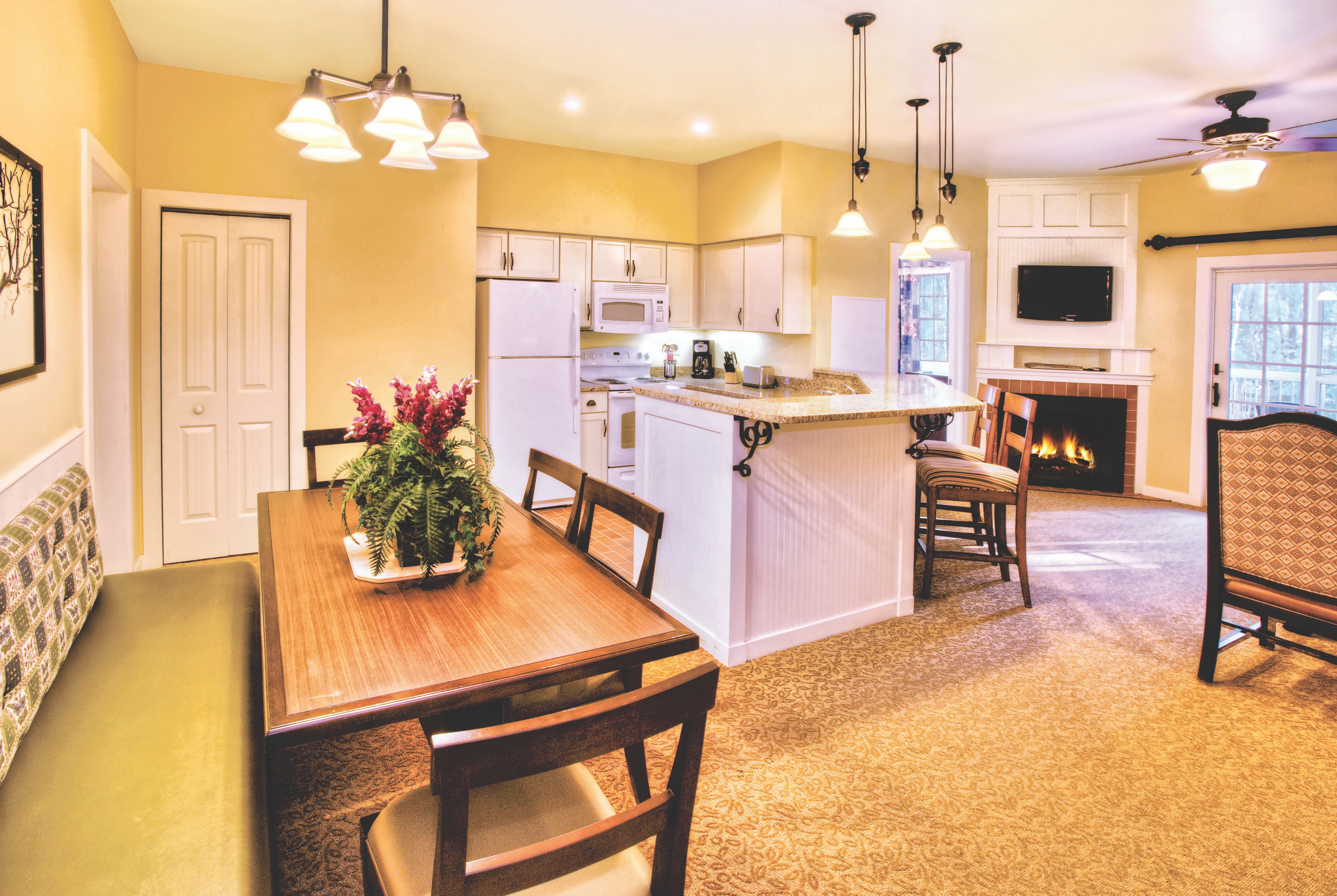 Club Wyndham Shawnee Village suite dining area in East Stroudsburg, Pennsylvania