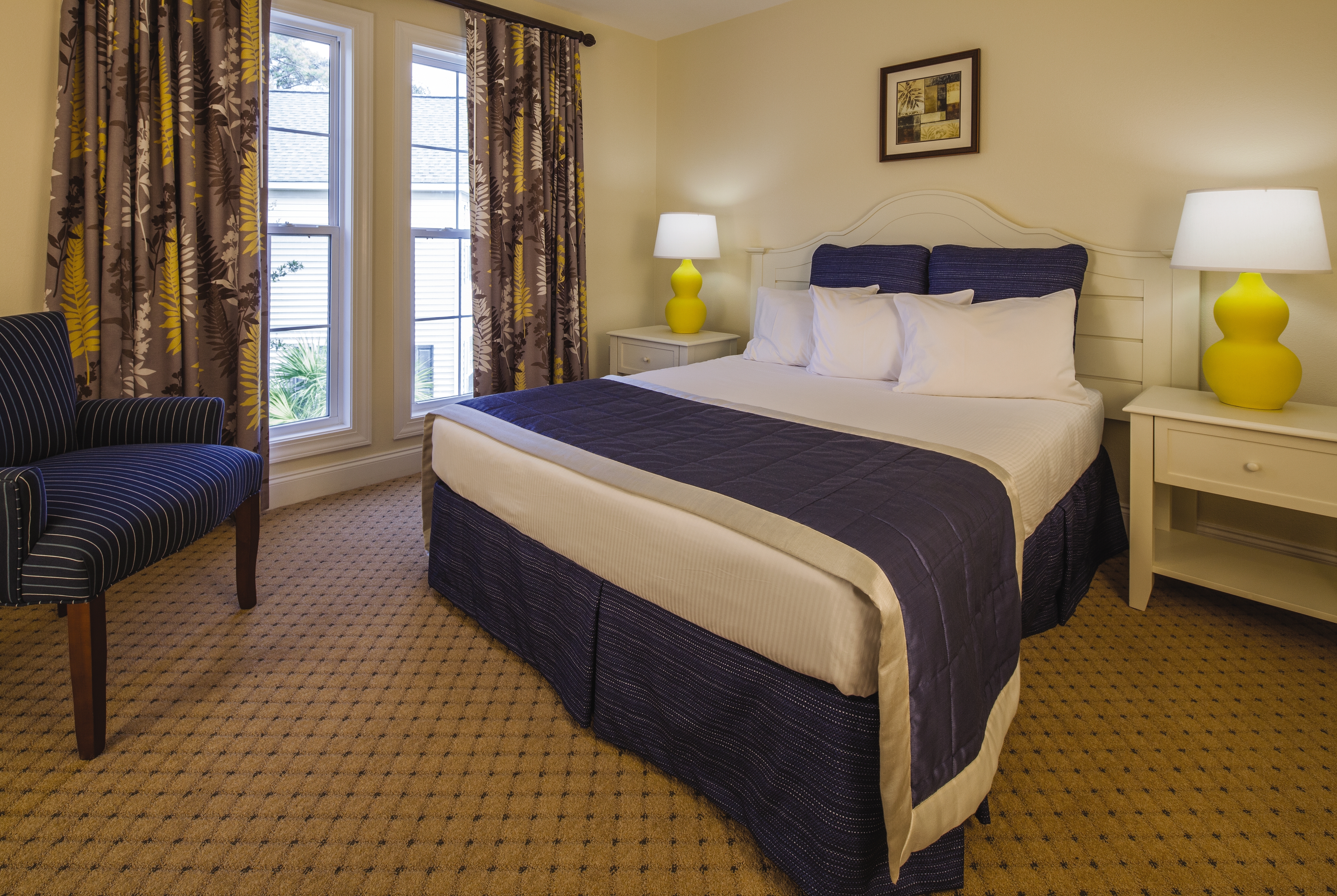King bed guest room at the Club Wyndham Ocean Ridge in Edisto Island, South Carolina