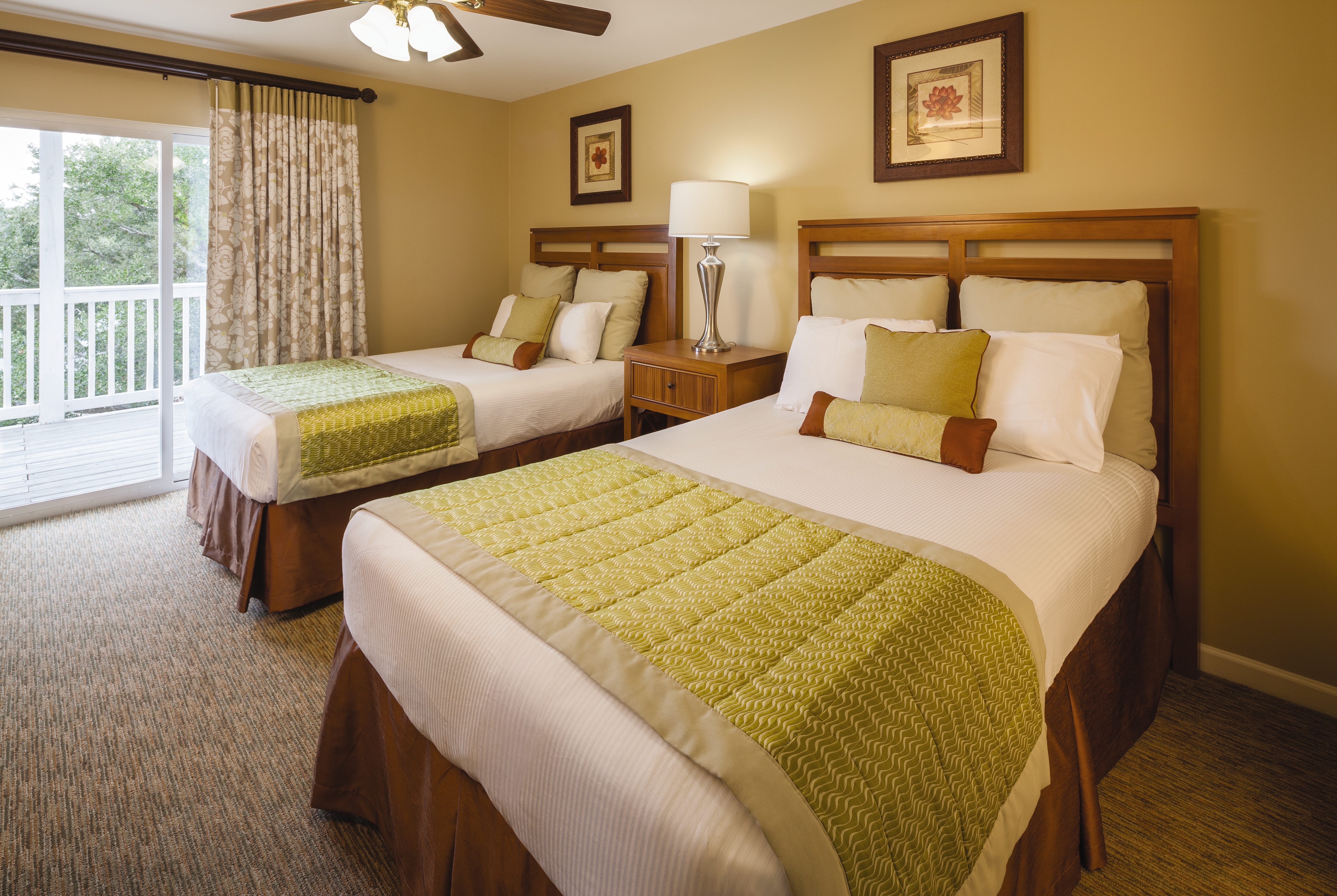 Double bed guest room at the Club Wyndham Ocean Ridge in Edisto Island, South Carolina