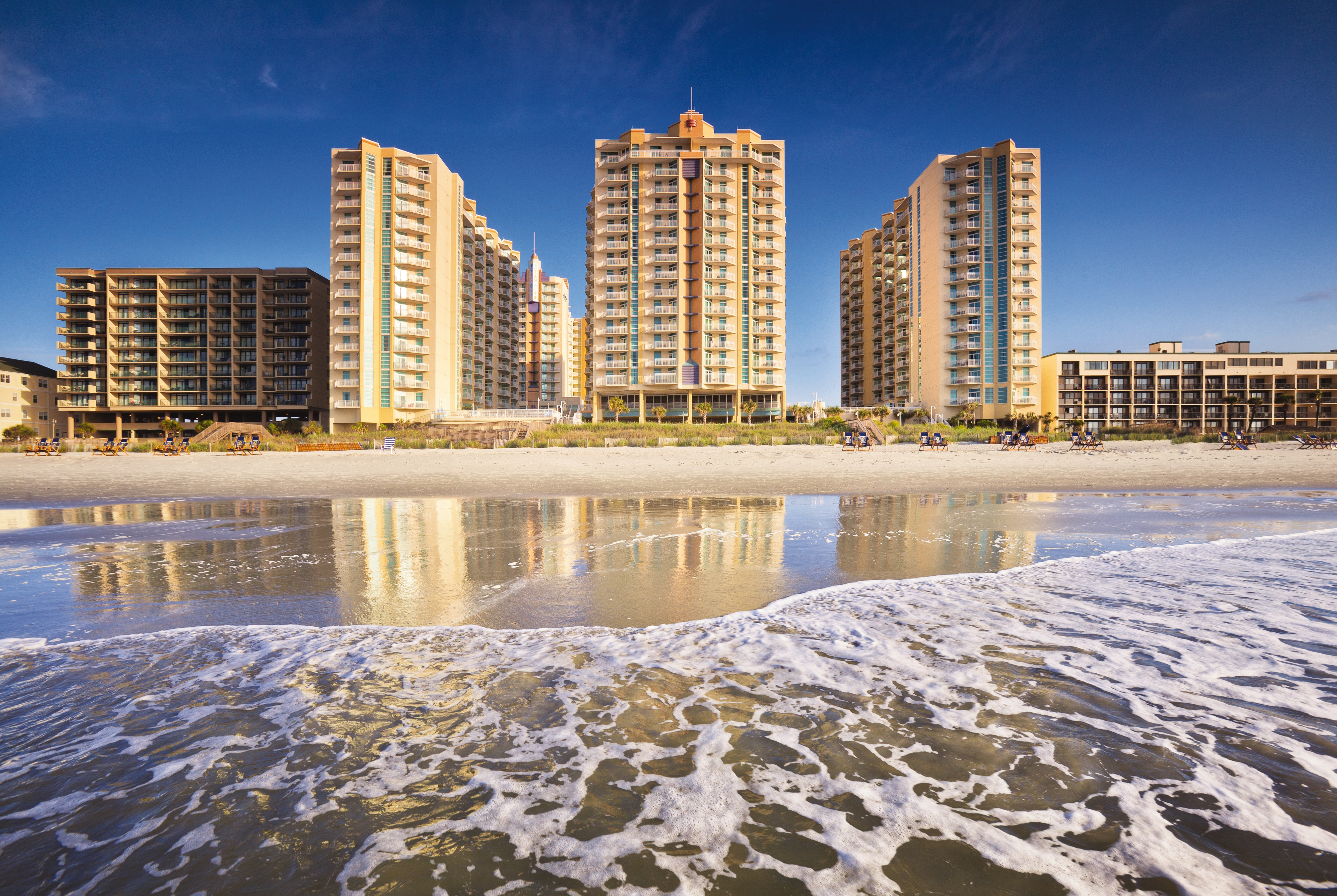 Exterior Day Image of Club Wyndham Ocean Boulevard hotel in North Myrtle Beach, South Carolina