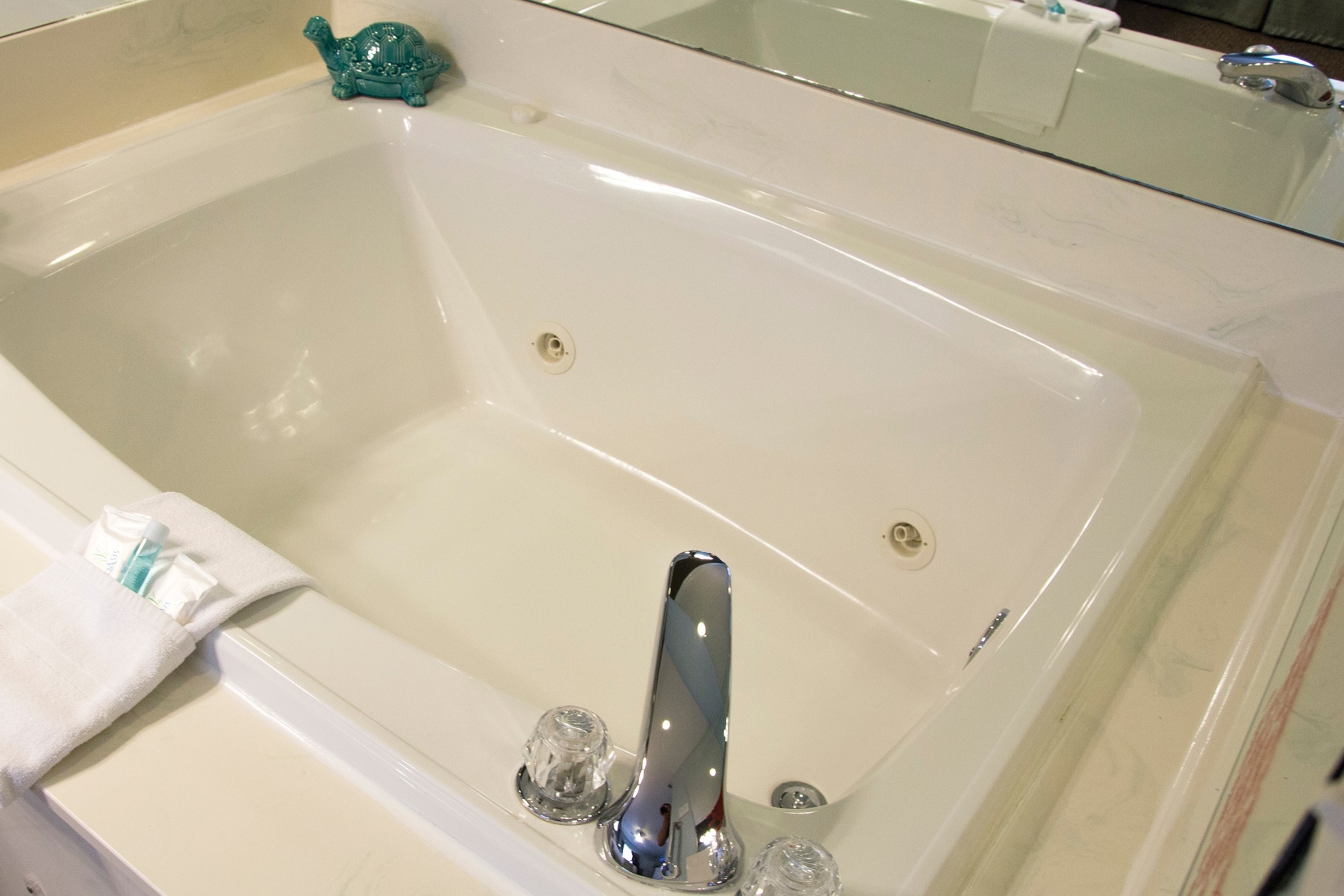 Guest room bath at the Club Wyndham Grand Palms in Surfside Beach, South Carolina