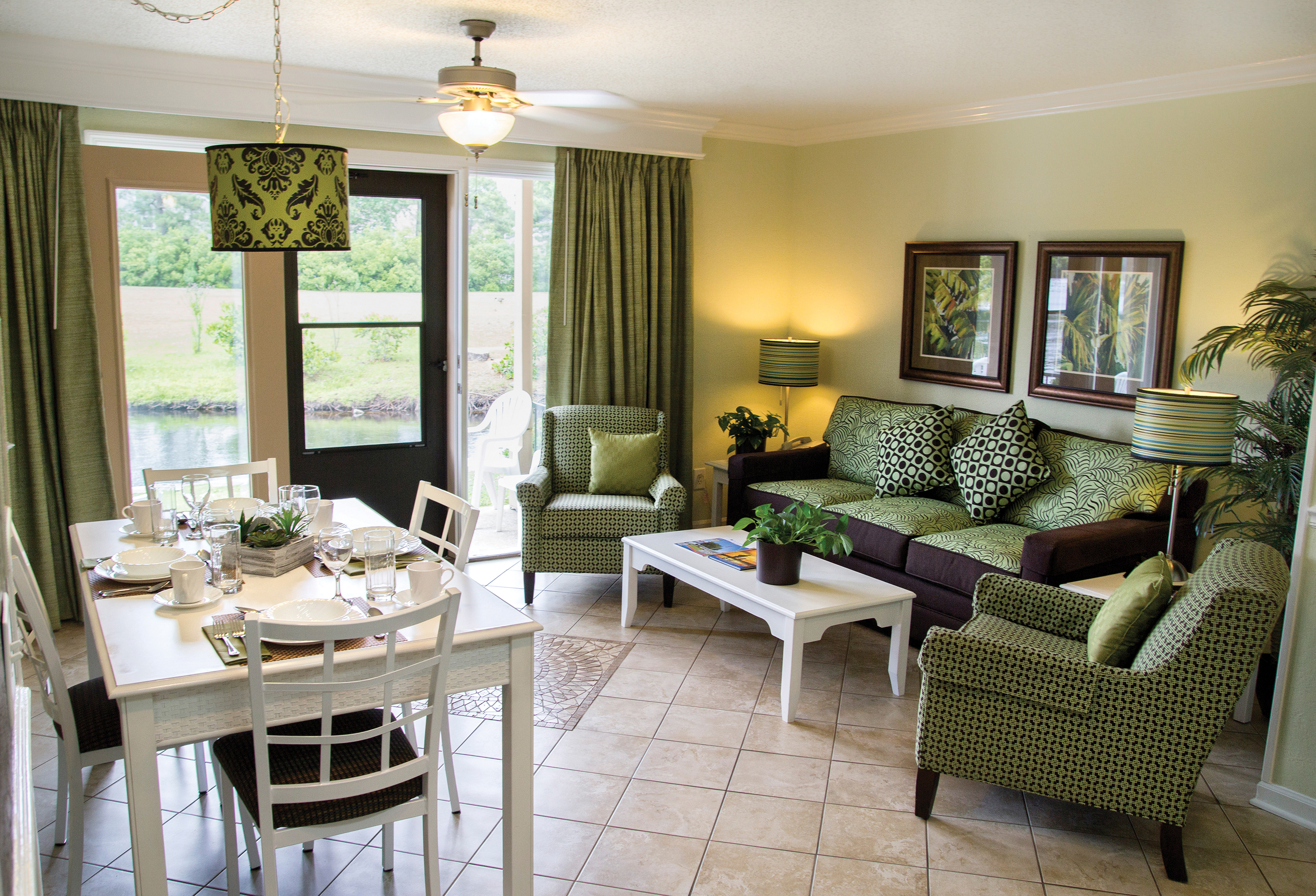 Guest room at the Club Wyndham Grand Palms in Surfside Beach, South Carolina