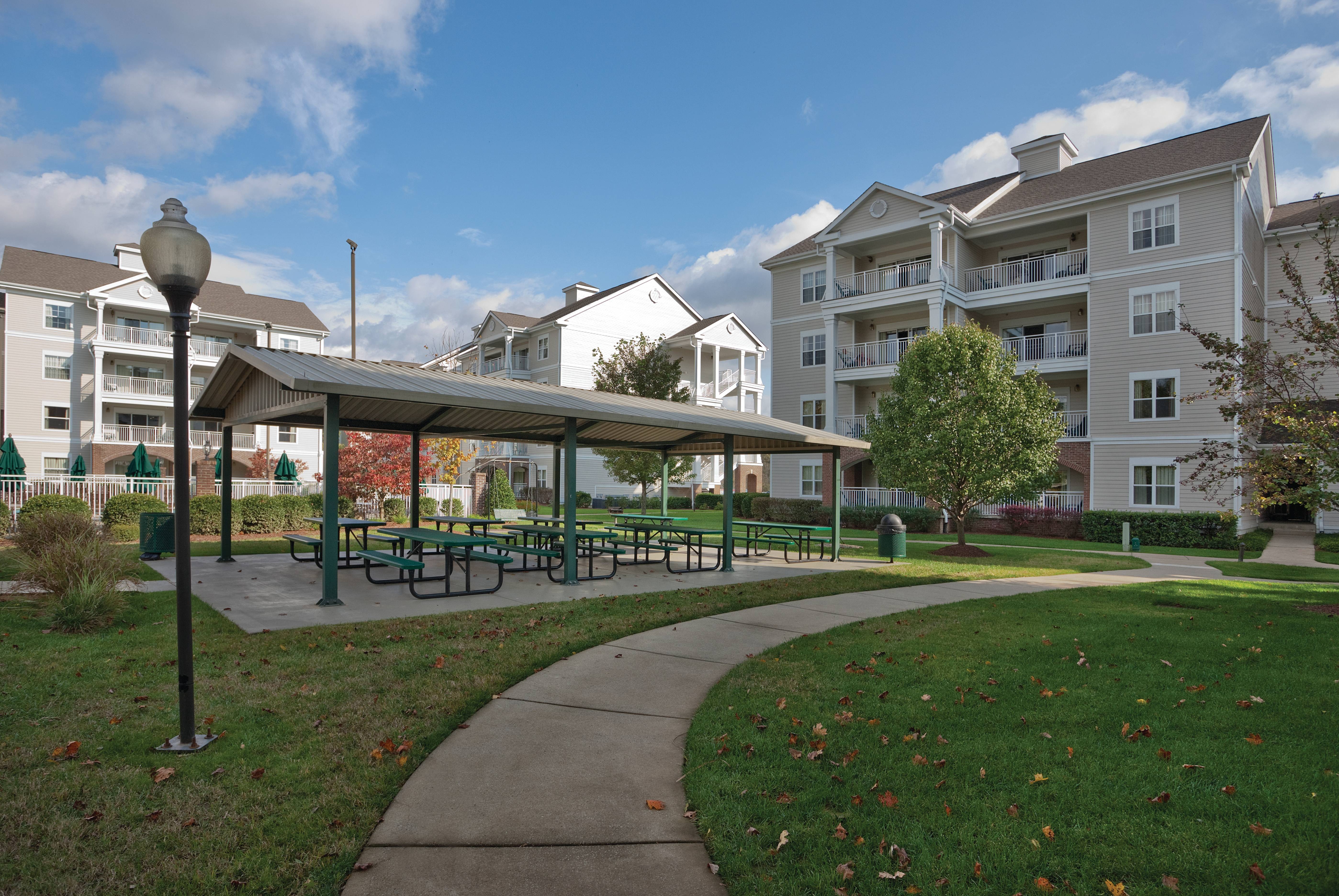 Side Exterior Image of Club Wyndham Nashville hotel in Nashville, Tennessee