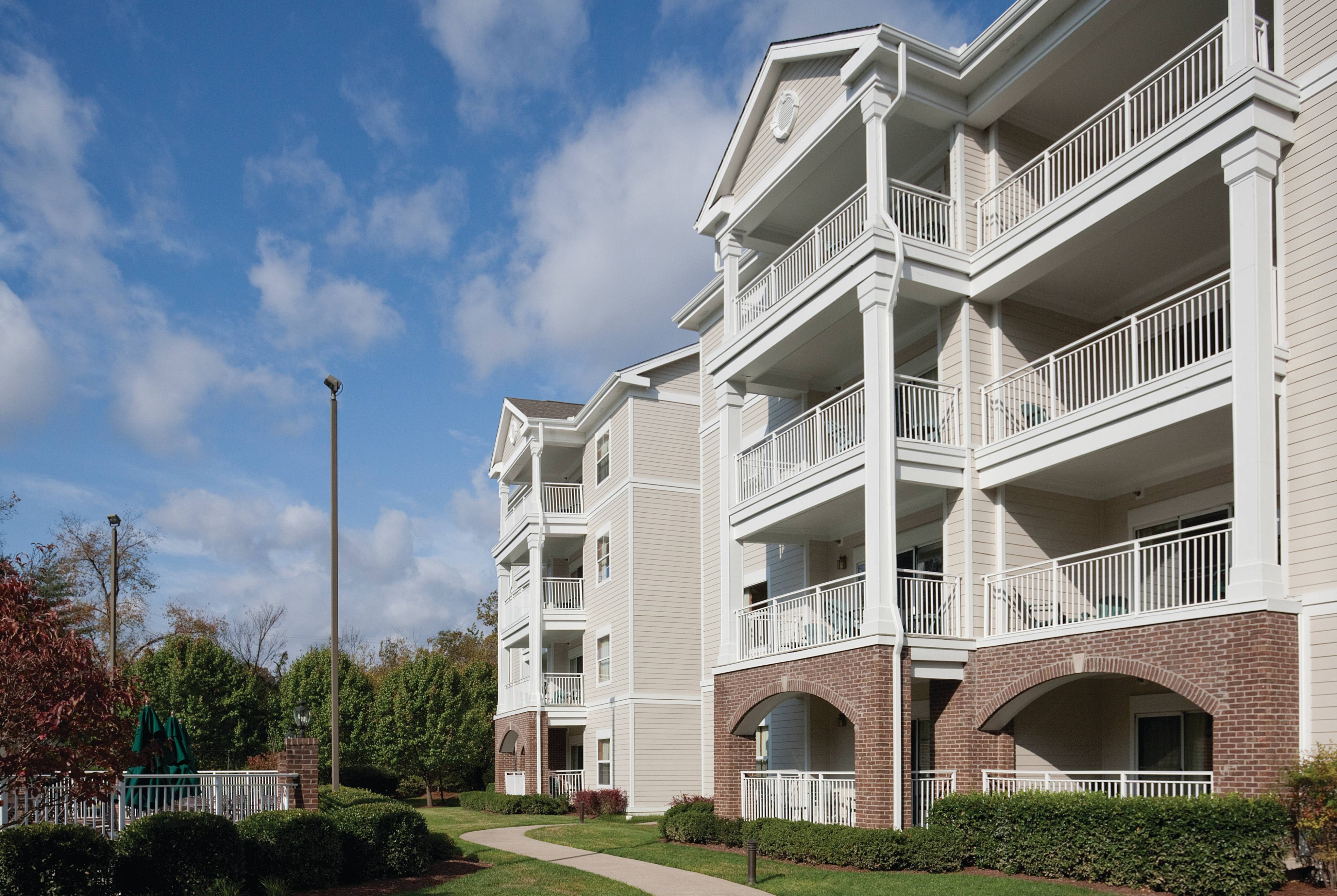 Side Exterior Image of Club Wyndham Nashville hotel in Nashville, Tennessee
