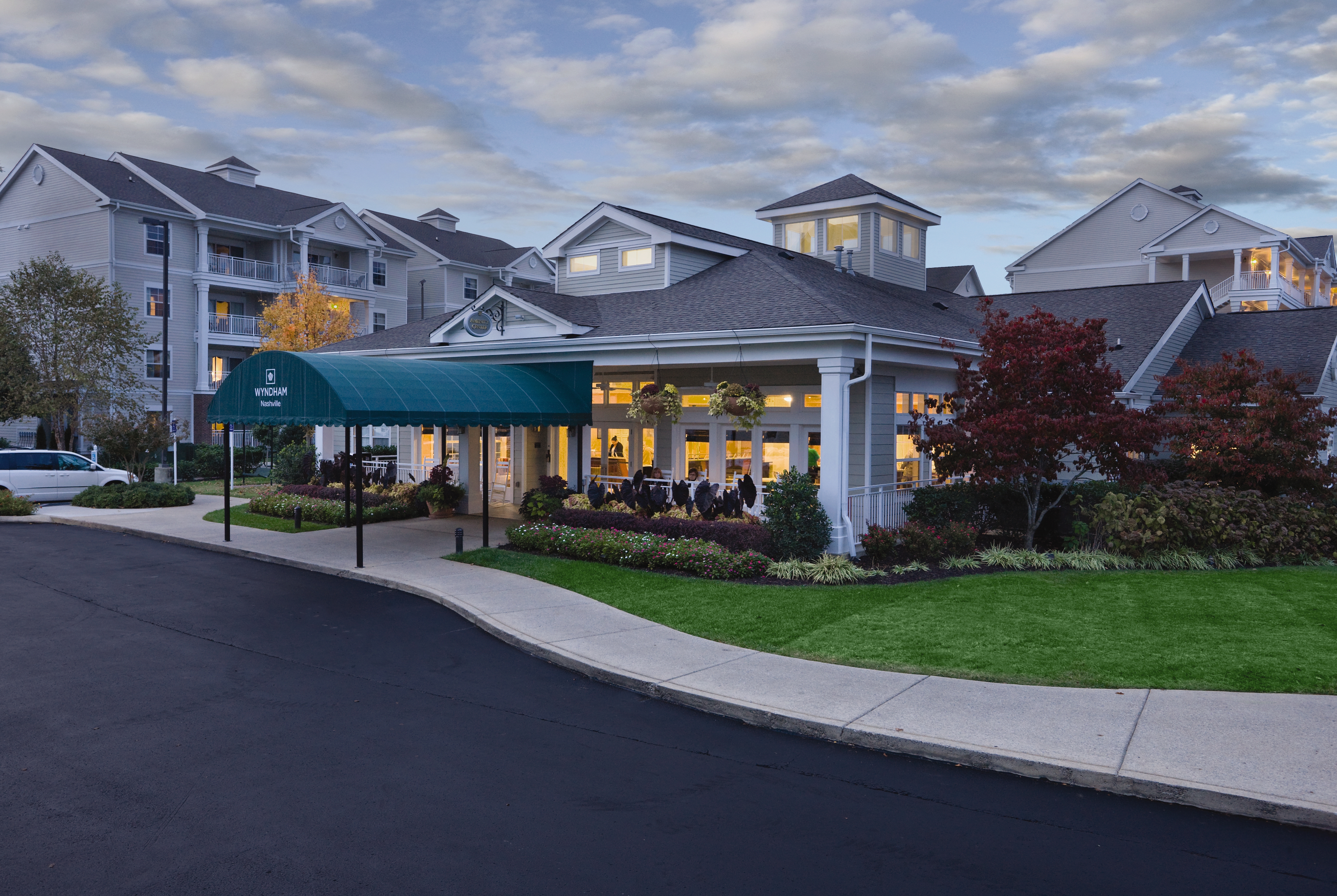Front Exterior Image of Club Wyndham Nashville hotel in Nashville, Tennessee