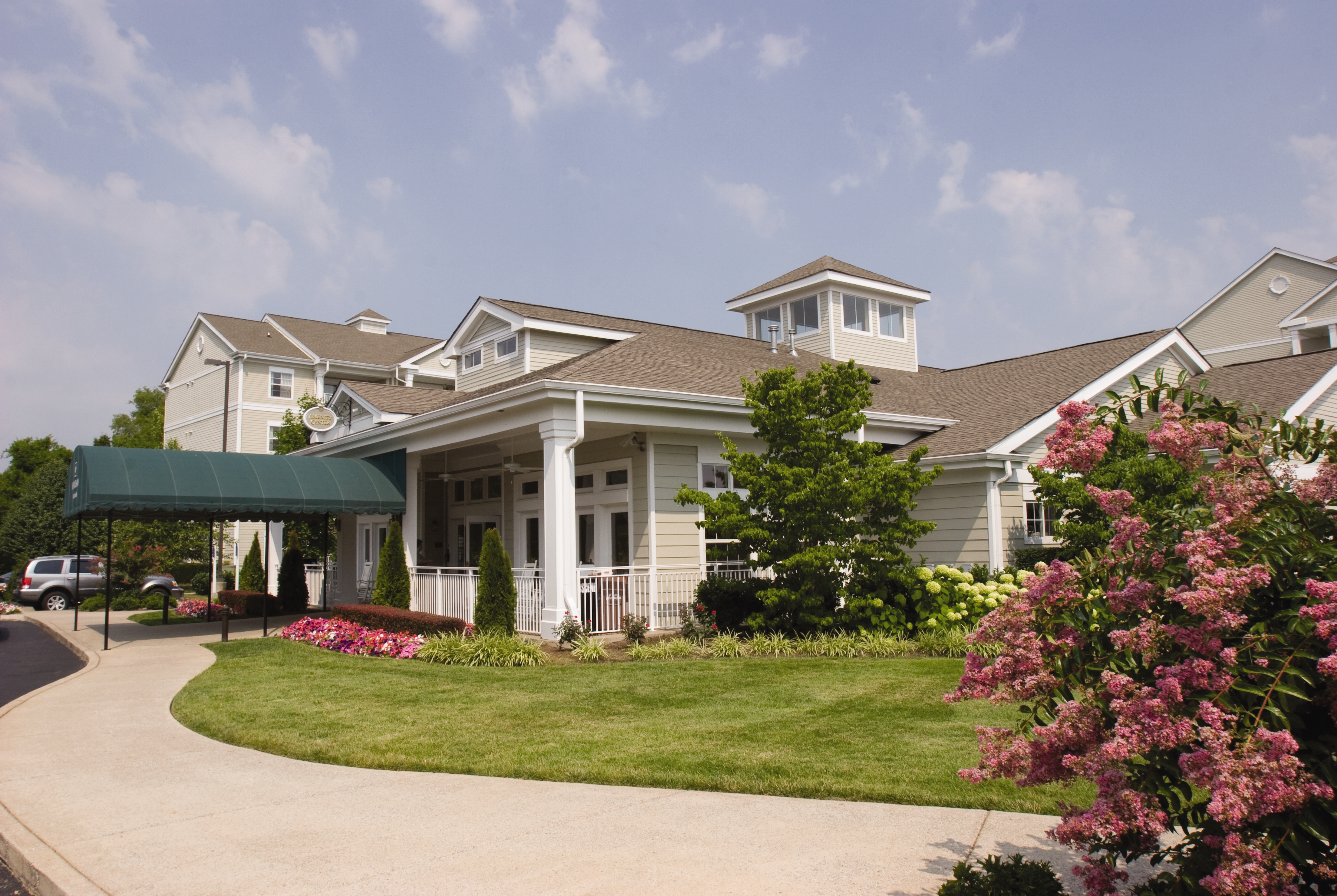 Front Exterior Image of Club Wyndham Nashville hotel in Nashville, Tennessee