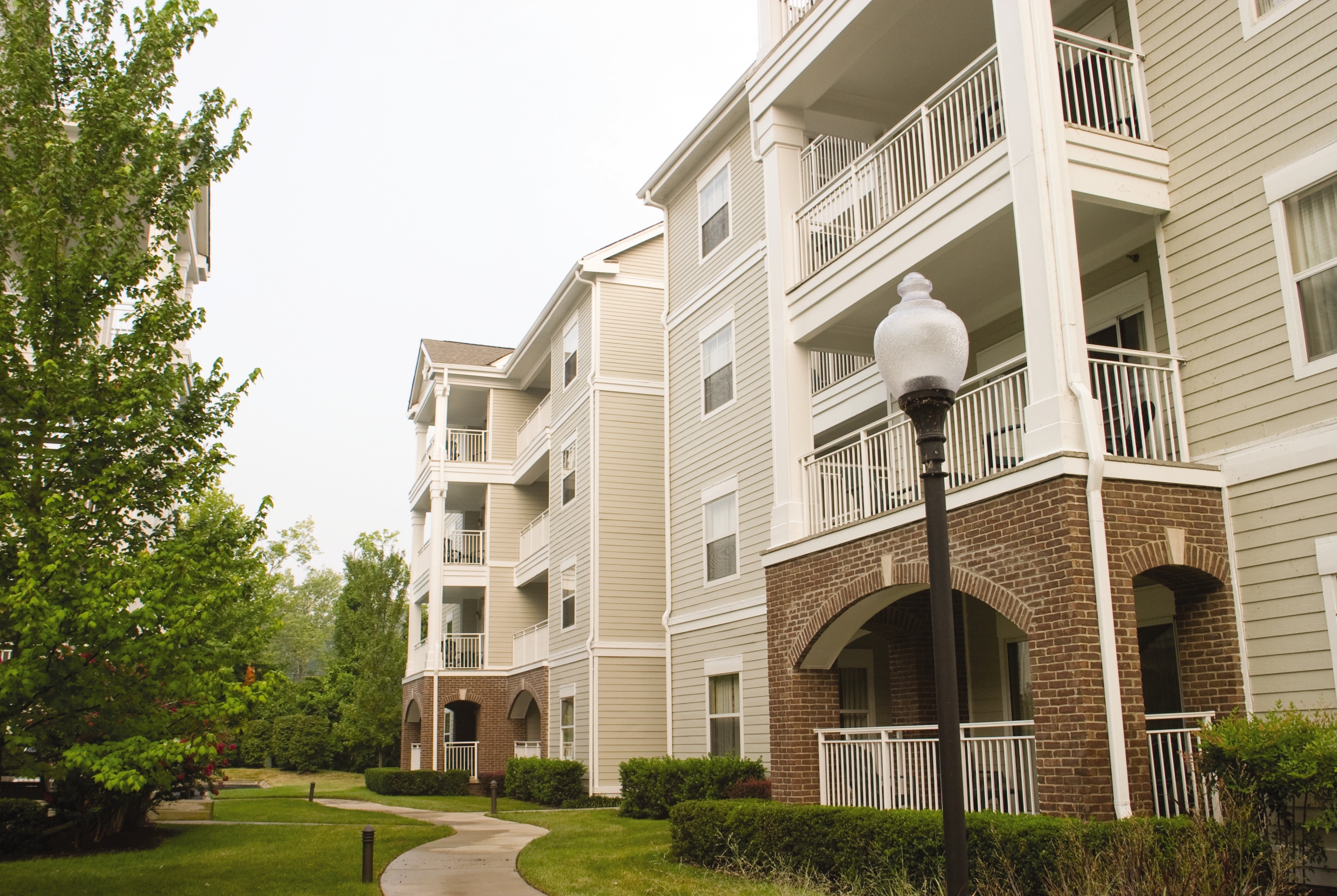 Side Exterior Image of Club Wyndham Nashville hotel in Nashville, Tennessee