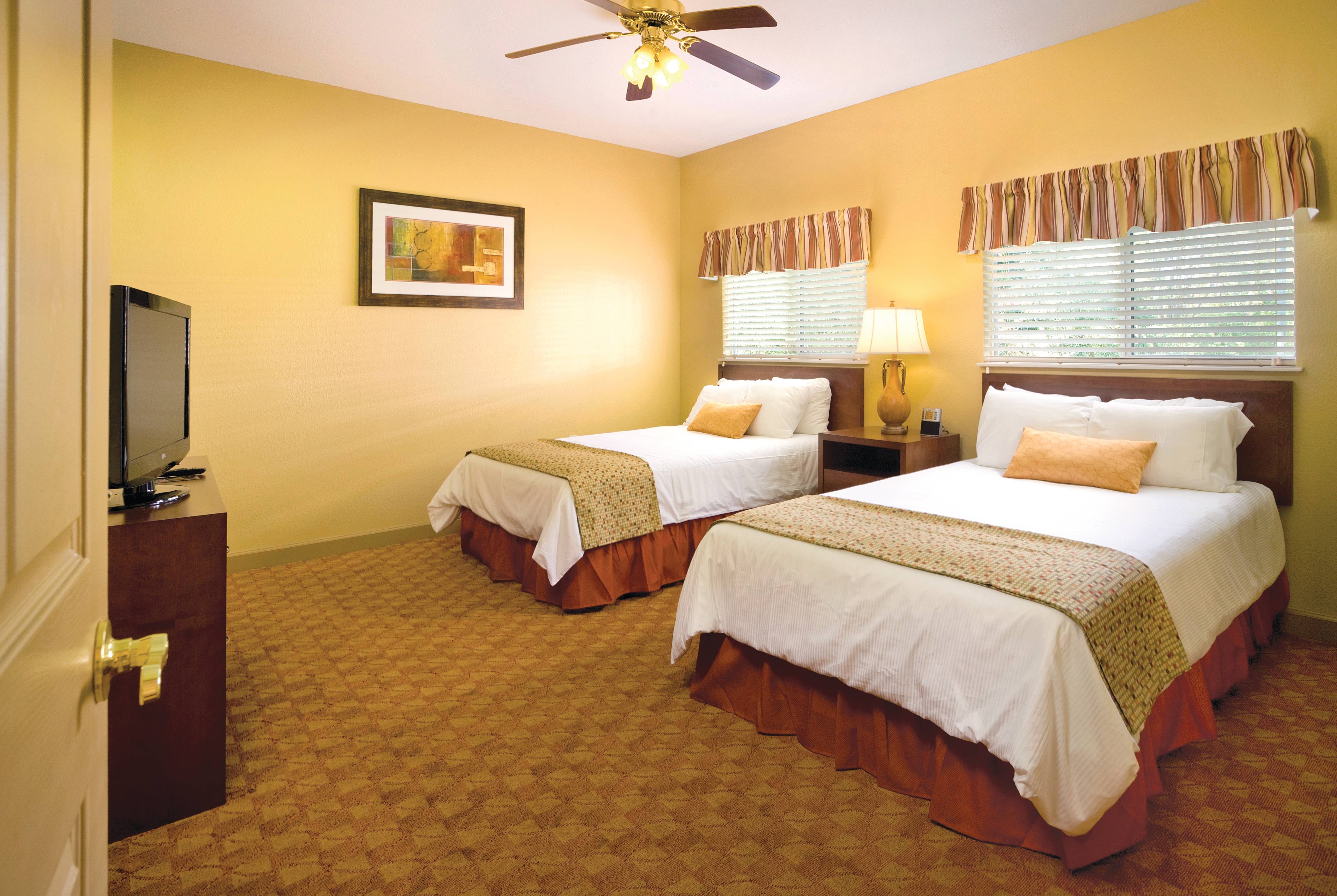 Double bed guest room at the Club Wyndham Nashville in Nashville, Tennessee