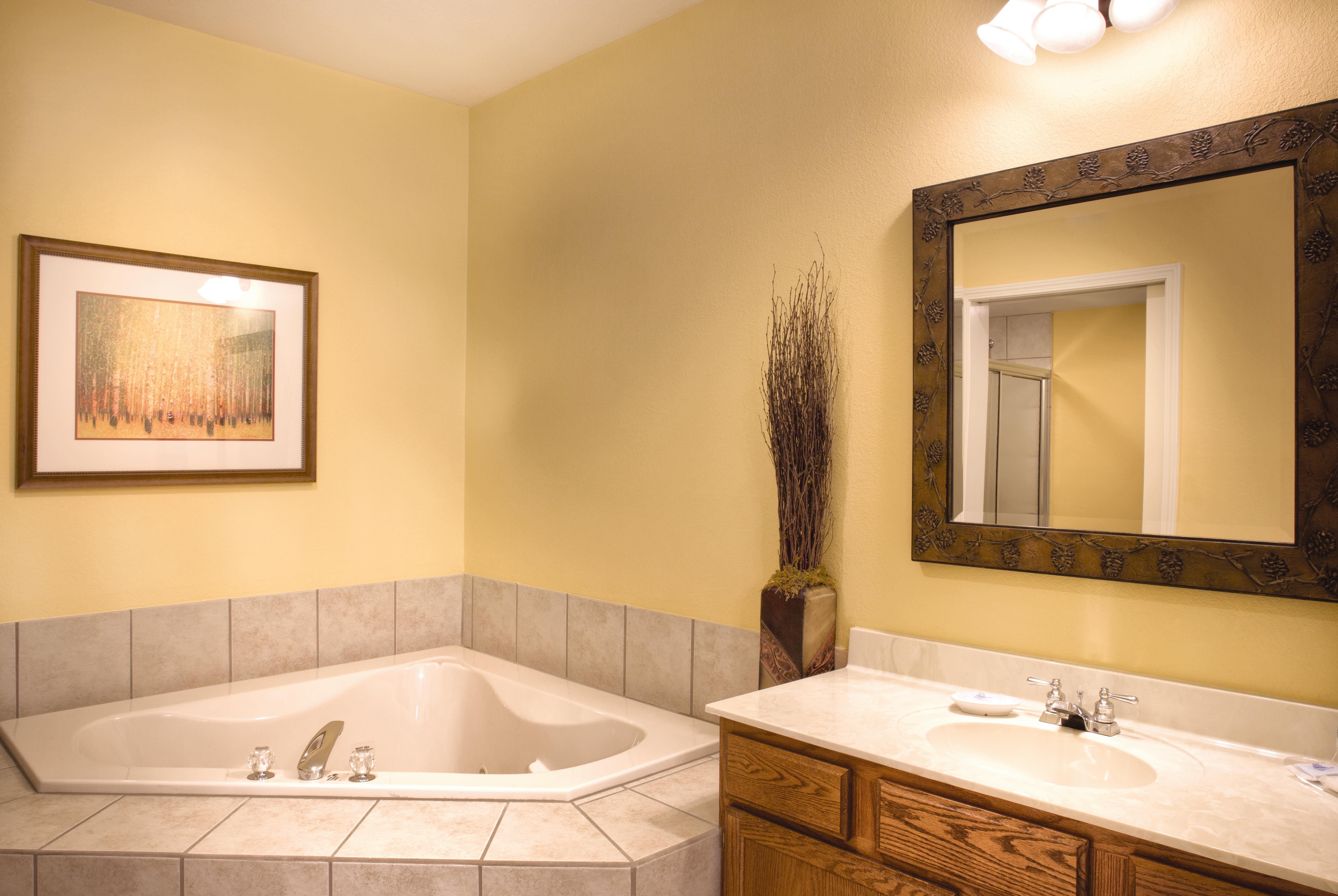 Guest room bath at the Club Wyndham Smoky Mountains in Sevierville, Tennessee