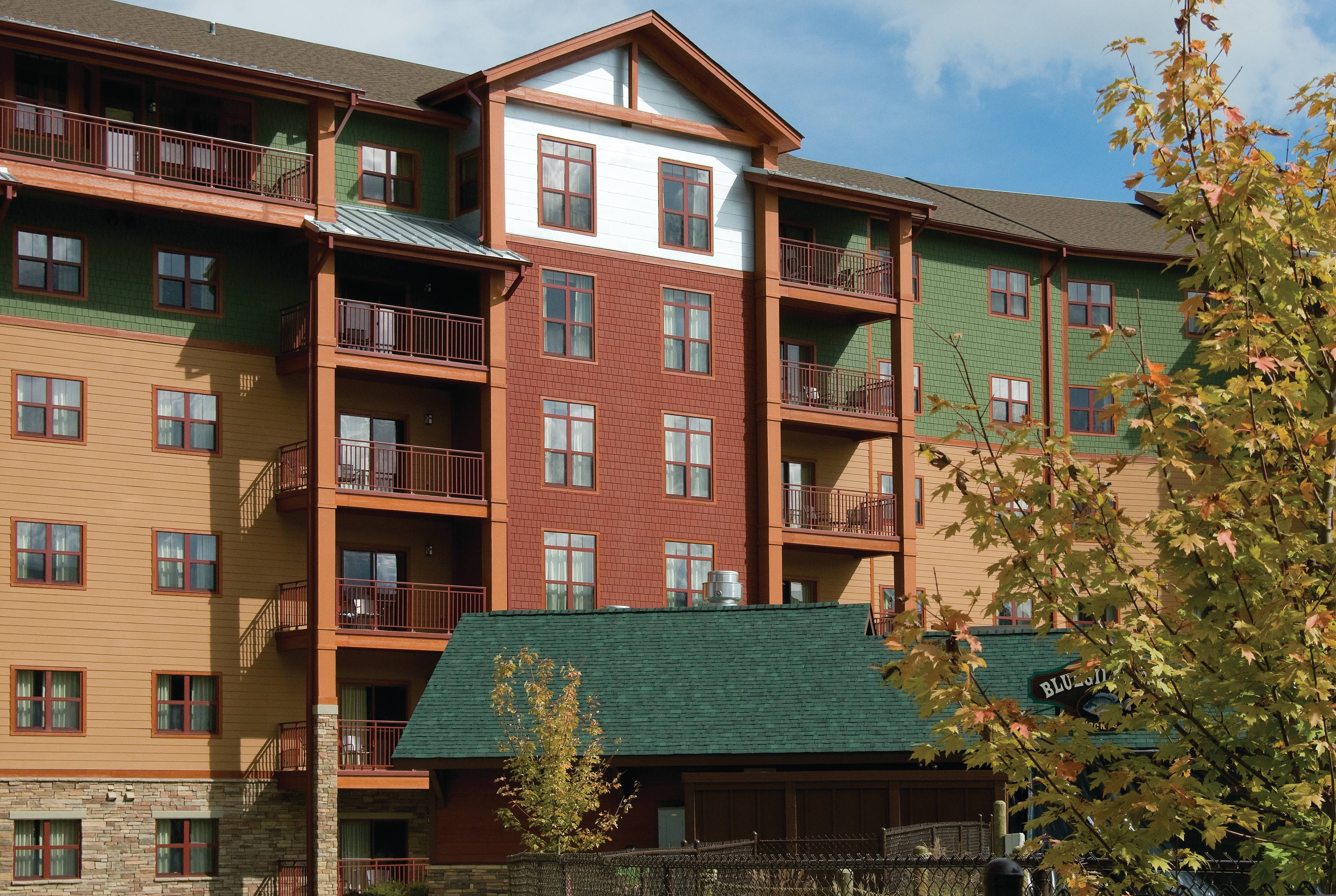 Exterior of Club Wyndham Great Smokies Lodge hotel in Sevierville, Tennessee