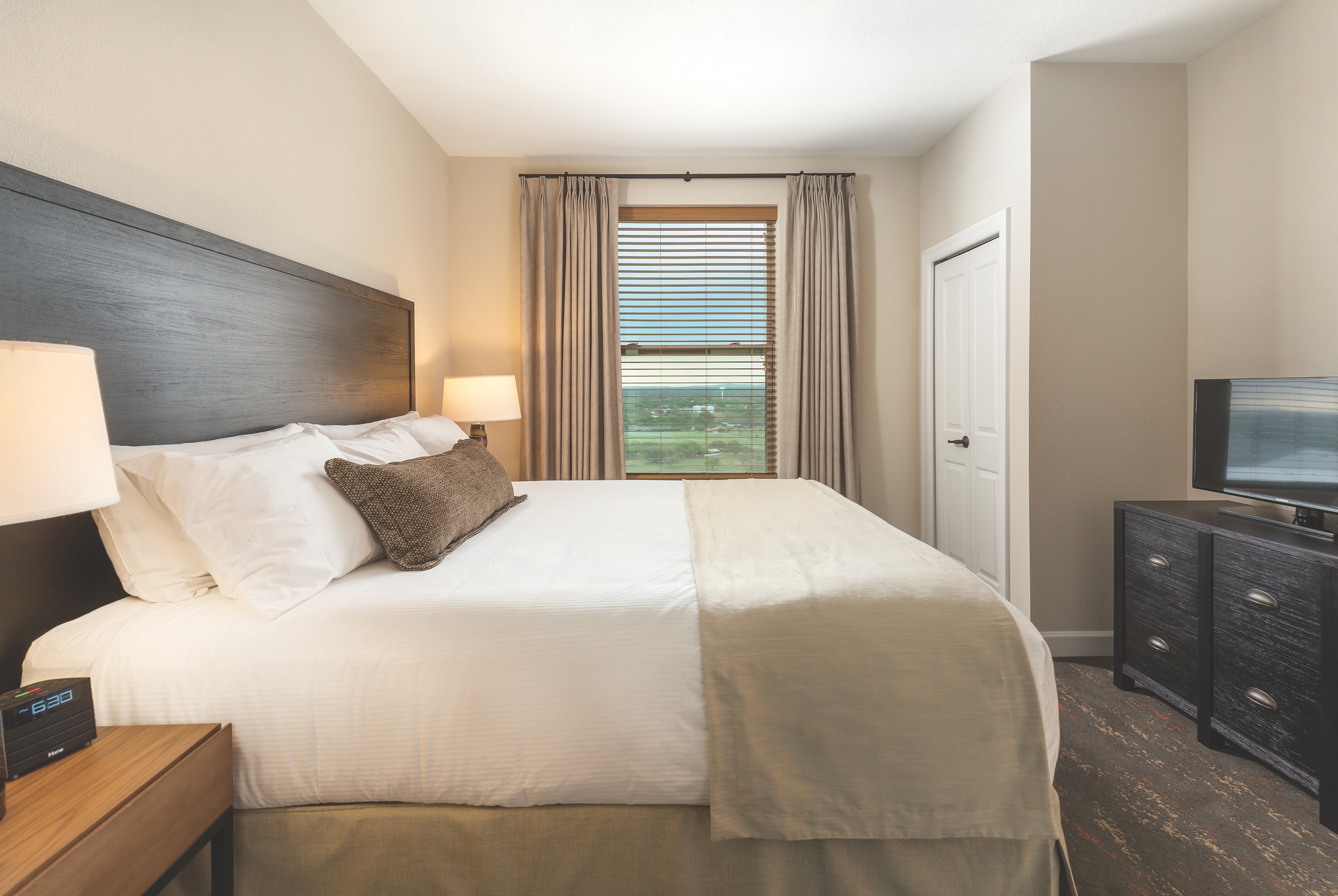 Guest room at the WorldMark Marble Falls in Marble Falls, Texas