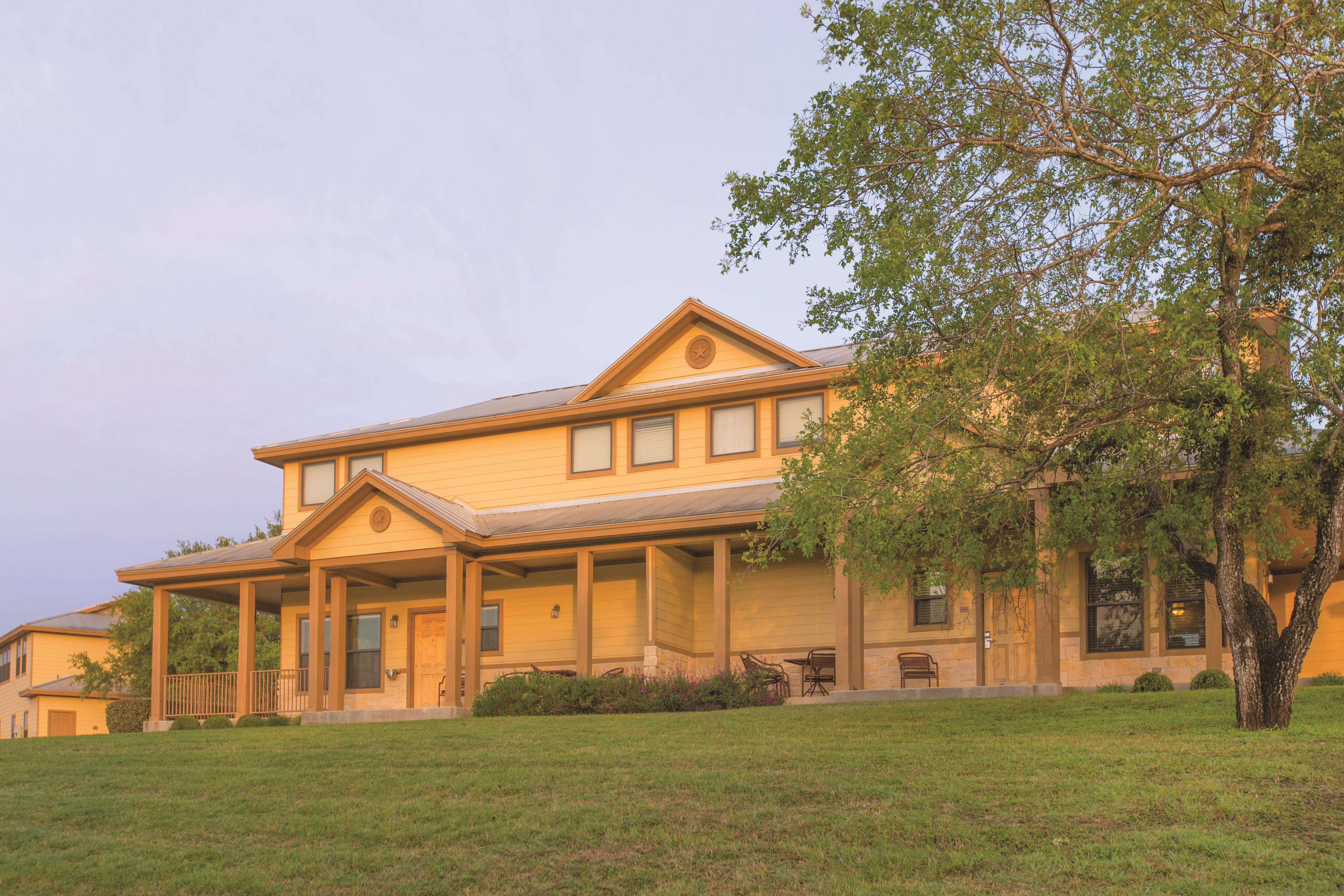 Exterior Day Image of WorldMark New Braunfels hotel in New Braunfels, Texas
