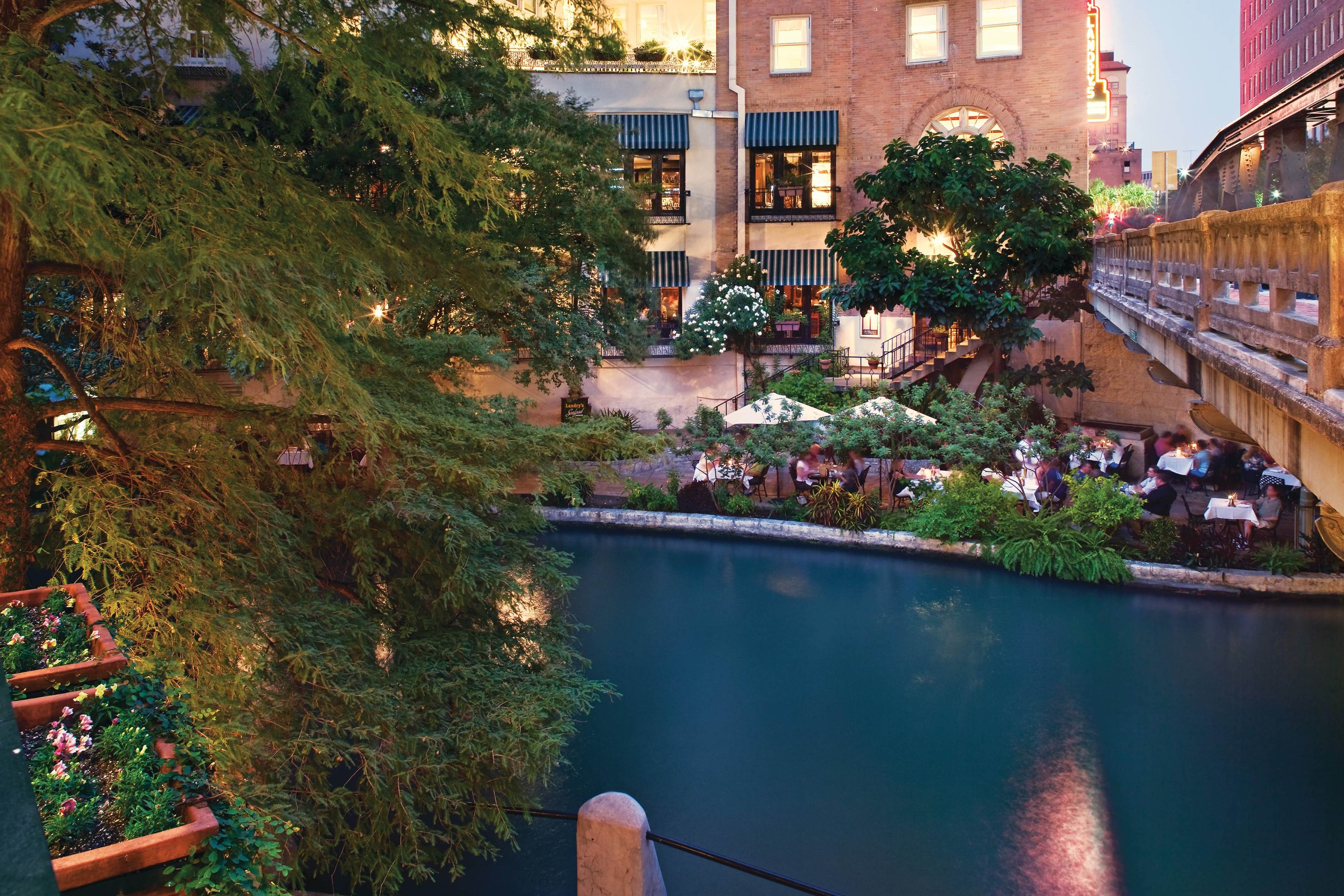 Exterior of Club Wyndham Riverside Suites hotel in San Antonio, Texas
