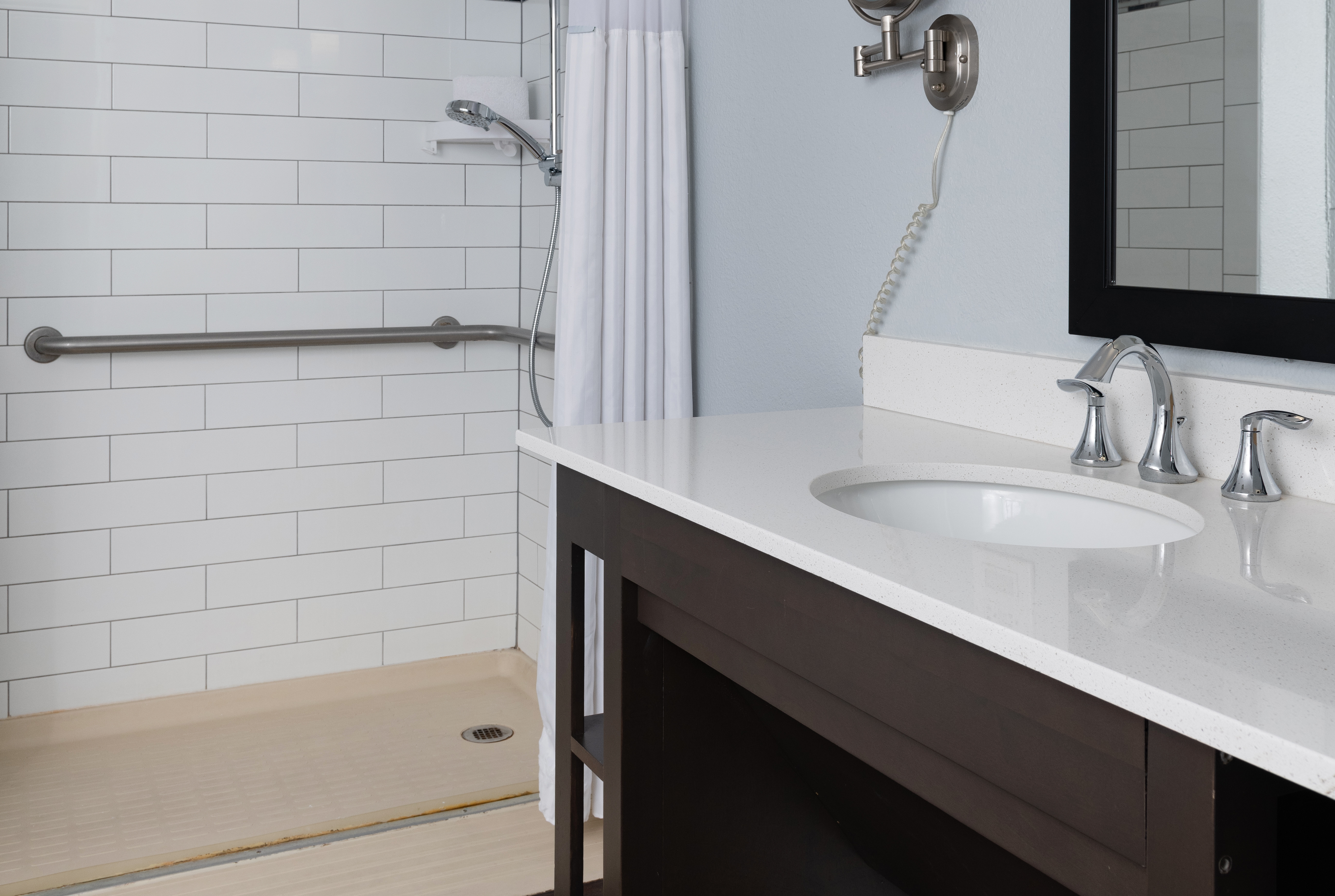 Guest room bath at the Club Wyndham Riverside Suites in San Antonio, Texas