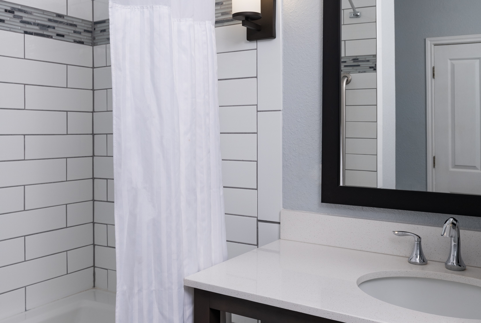 Guest room bath at the Club Wyndham Riverside Suites in San Antonio, Texas