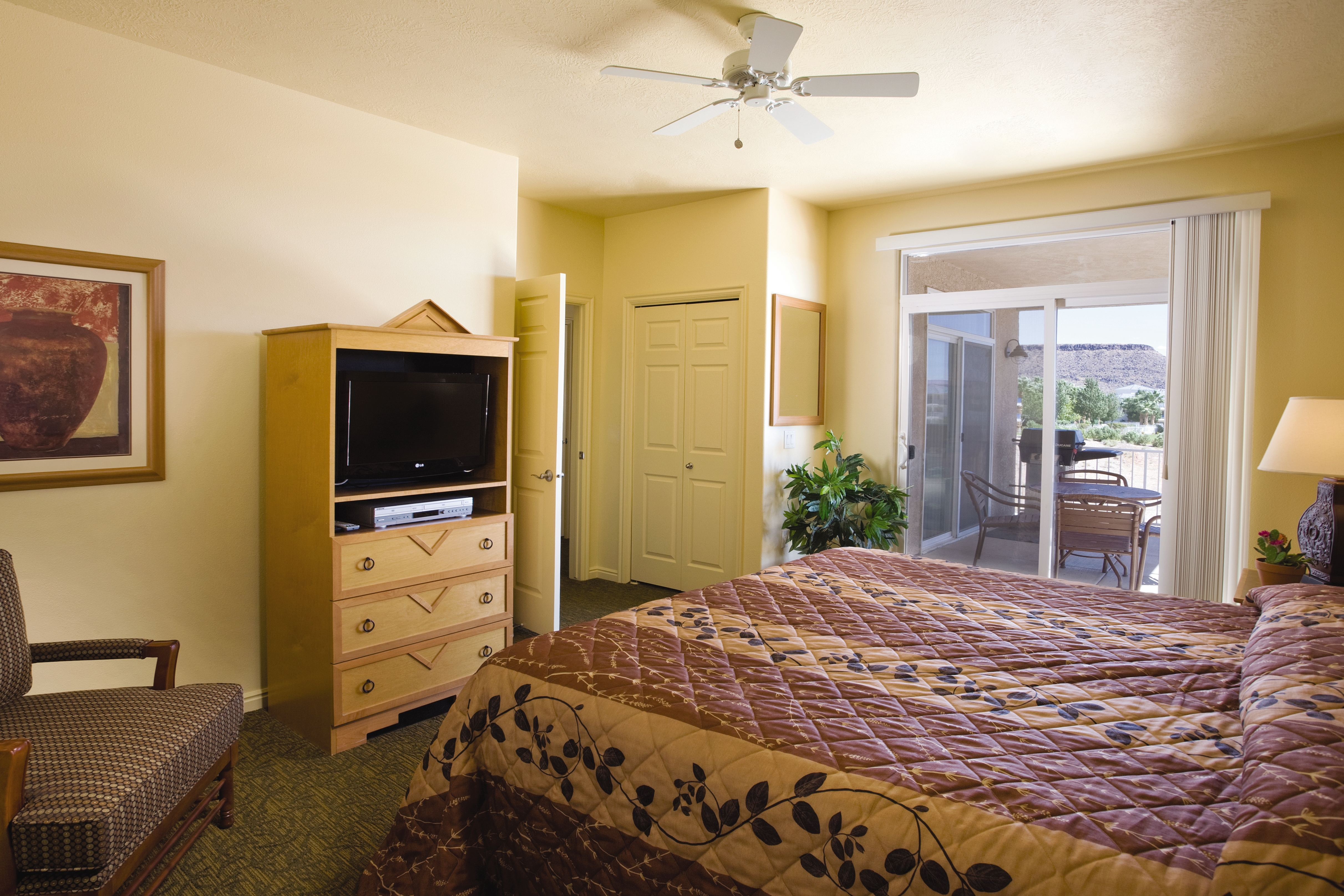 Guest room feature at the WorldMark Estancia in St. George, Utah