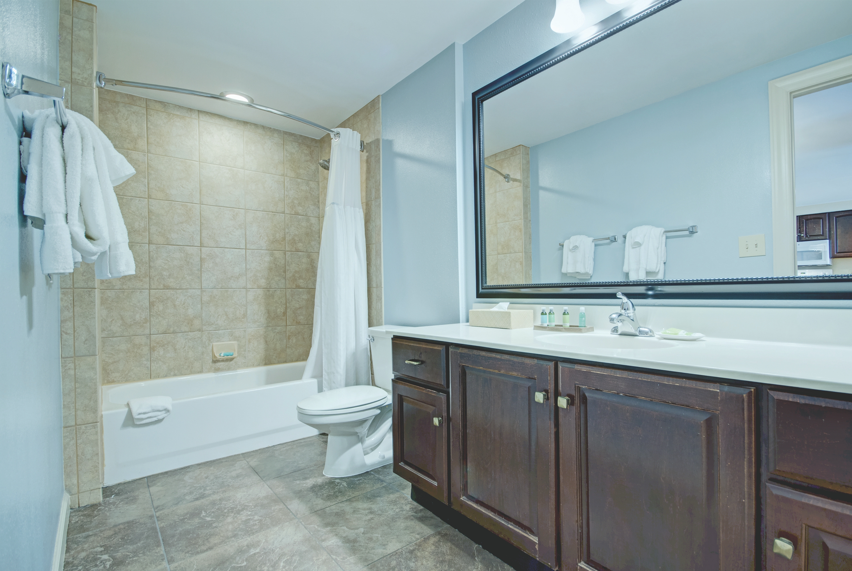 Guest room at the Club Wyndham Old Town Alexandria in Alexandria, Virginia