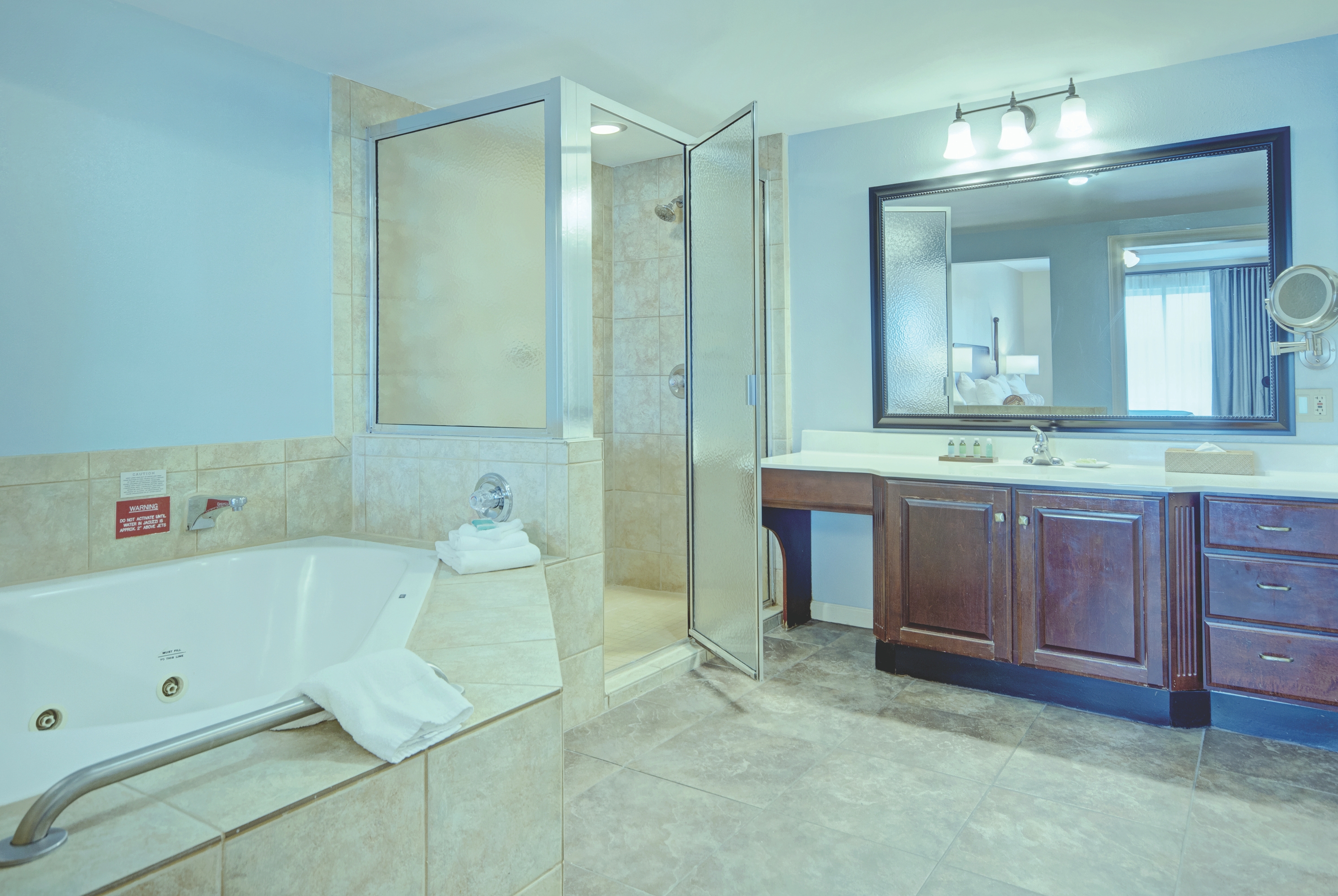 Guest room at the Club Wyndham Old Town Alexandria in Alexandria, Virginia