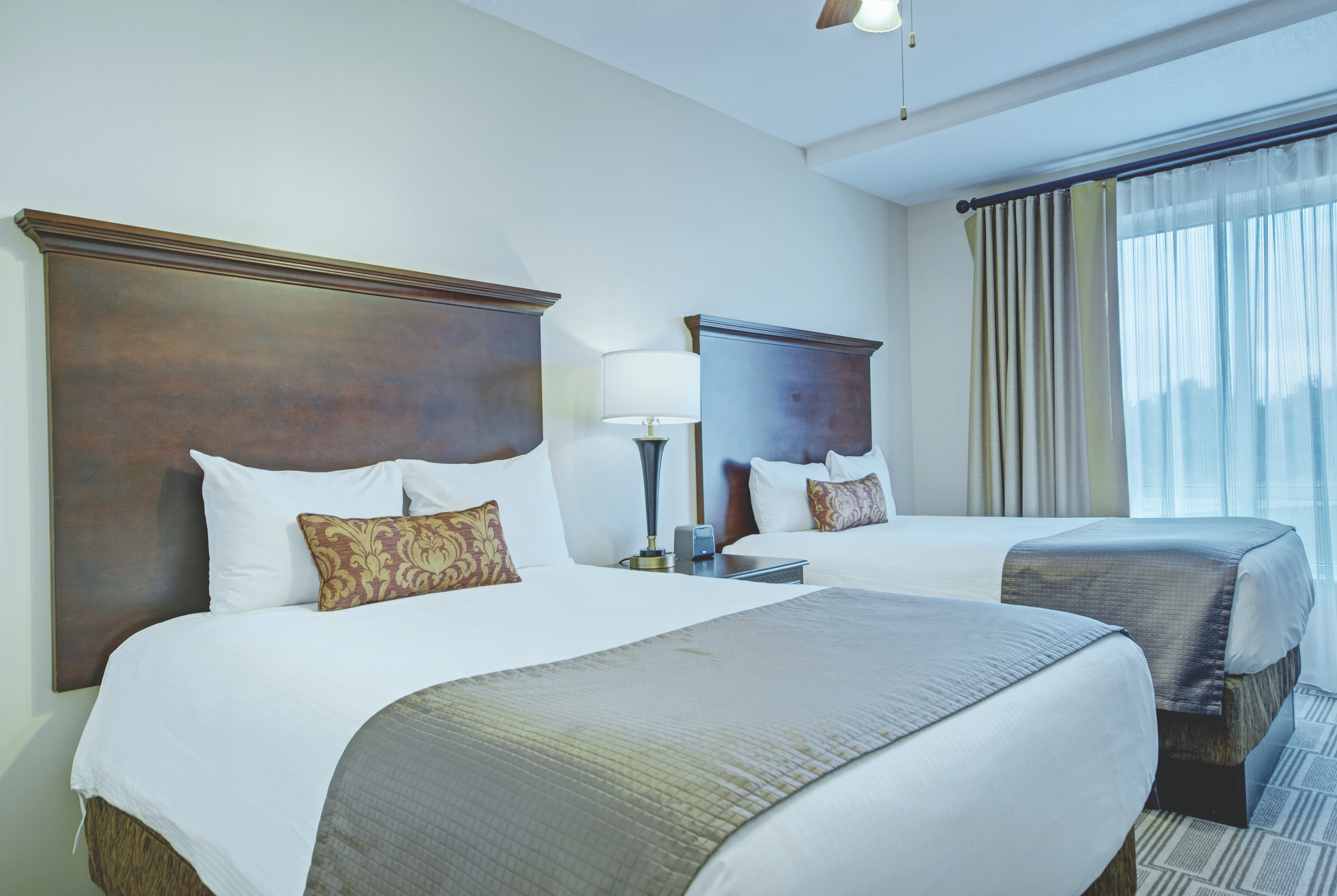 Guest room at the Club Wyndham Old Town Alexandria in Alexandria, Virginia