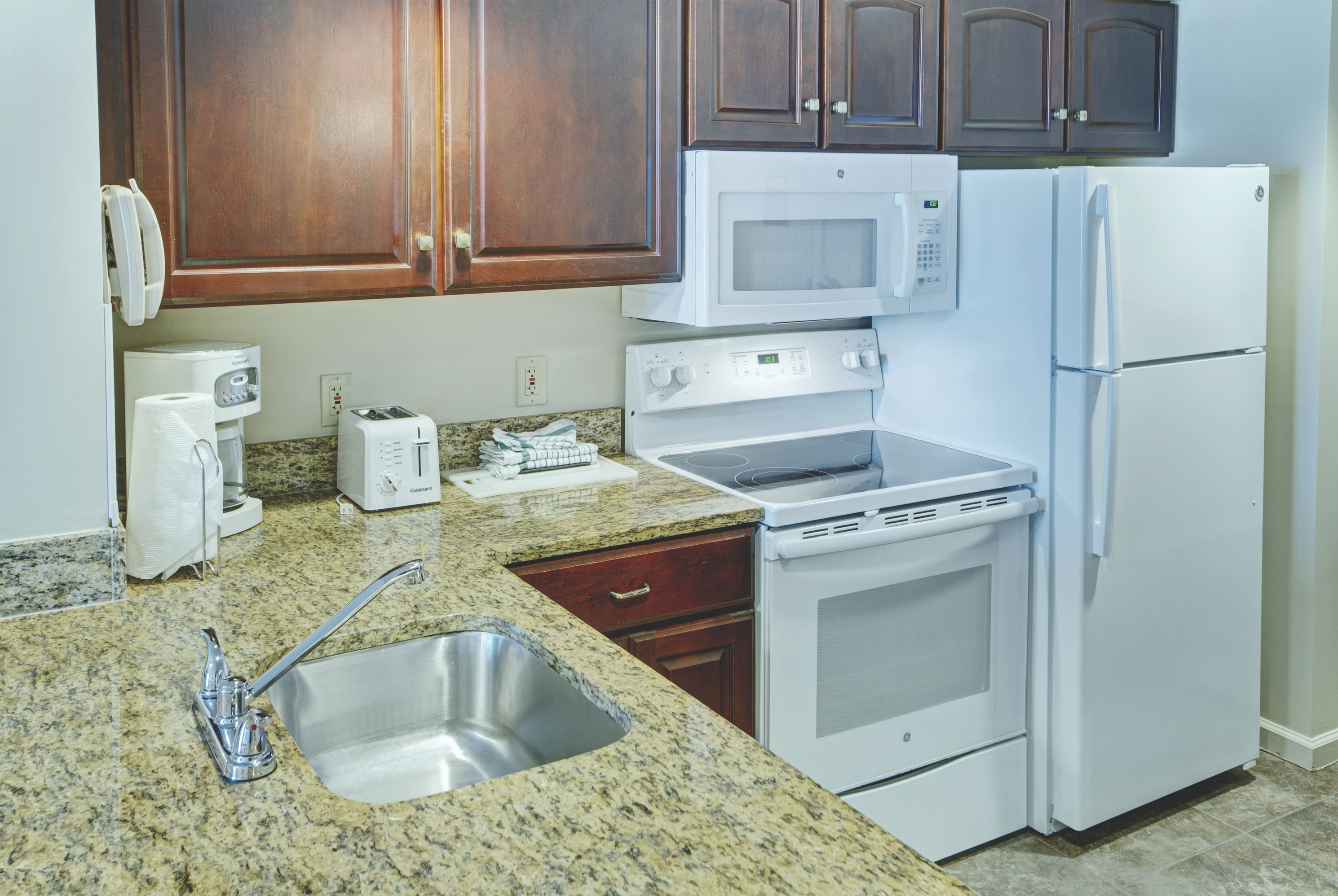 Guest room at the Club Wyndham Old Town Alexandria in Alexandria, Virginia