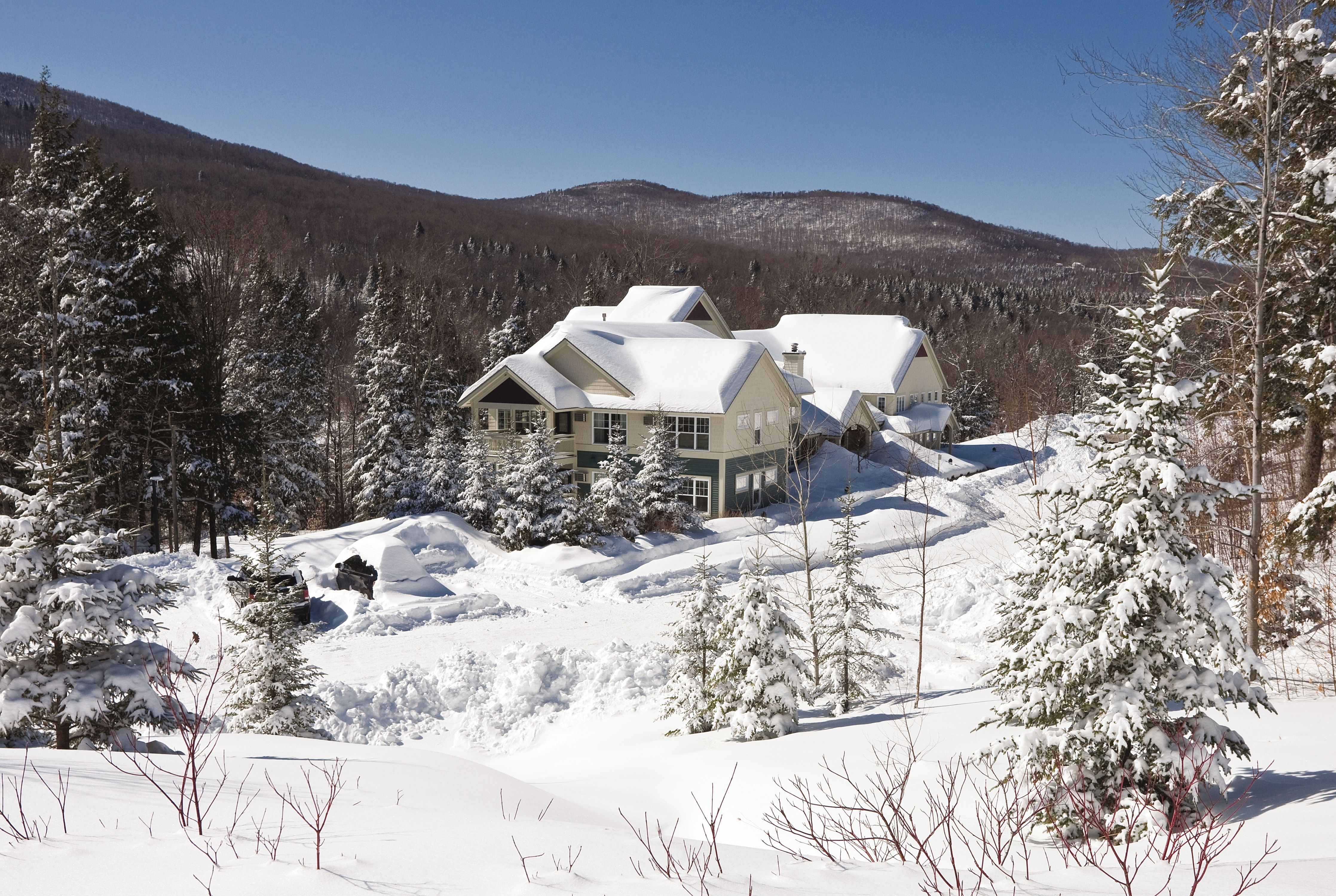 Exterior of Club Wyndham Smugglers' Notch Vermont hotel in Smugglers Notch, Vermont