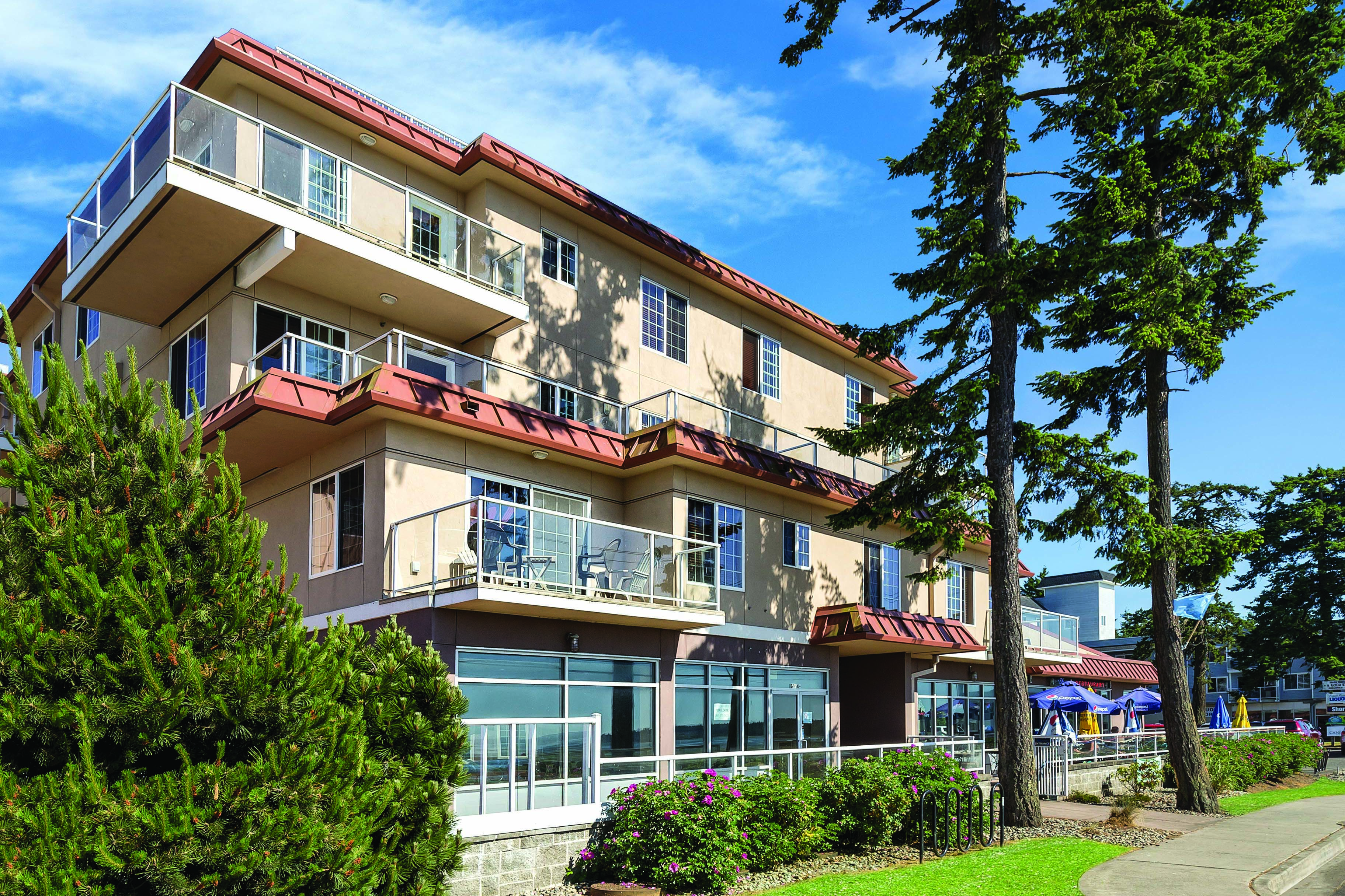 Exterior Day Image of WorldMark Blaine hotel in Birch Bay, Washington