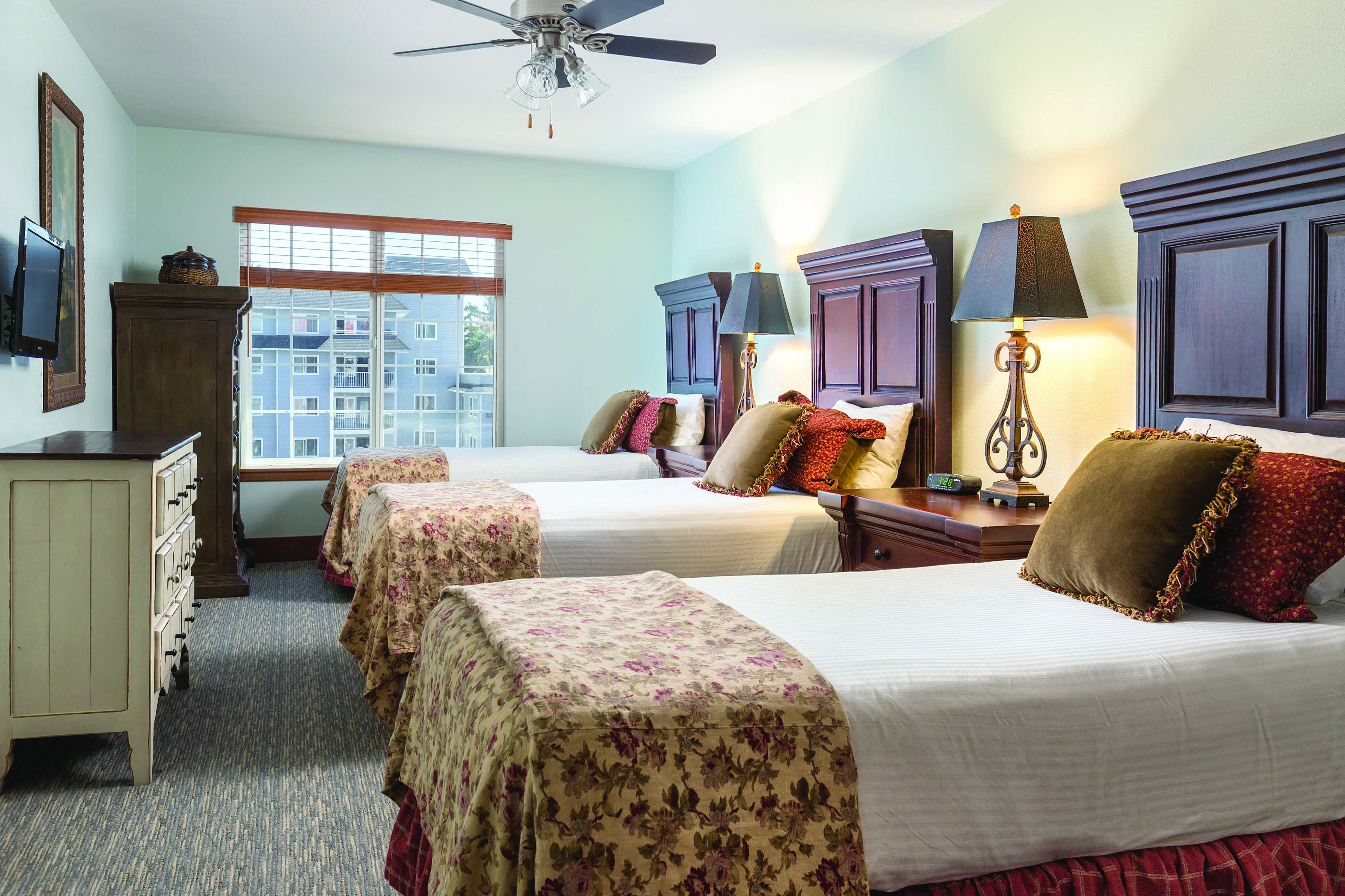 Guest room at the WorldMark Blaine in Birch Bay, Washington