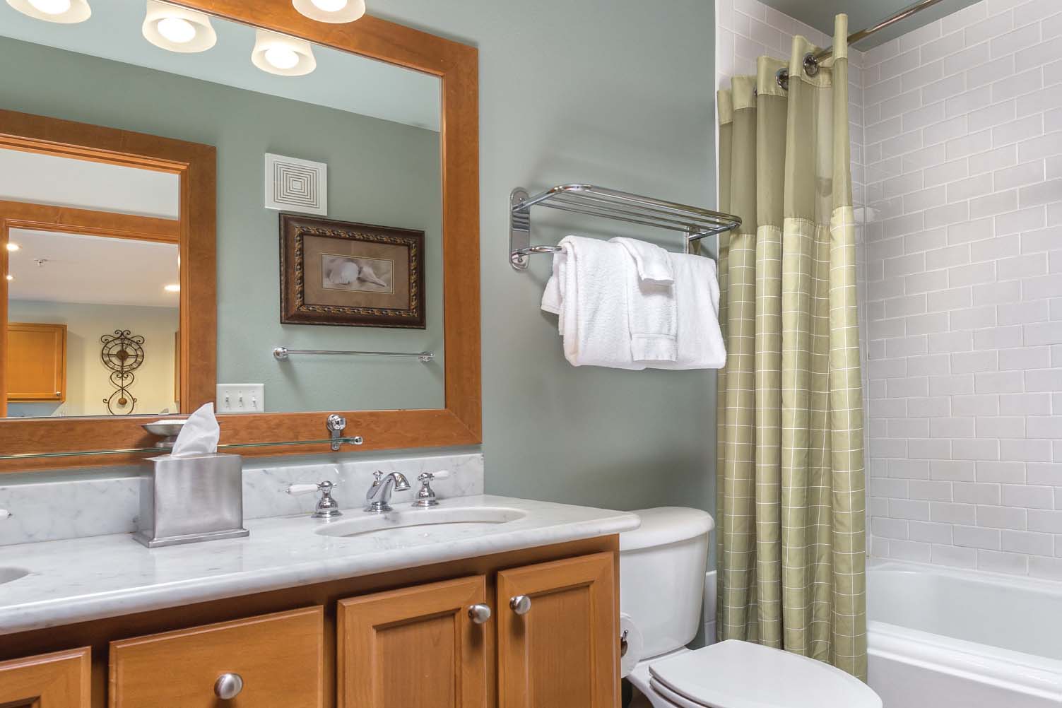 Guest room bath at the WorldMark Blaine in Birch Bay, Washington