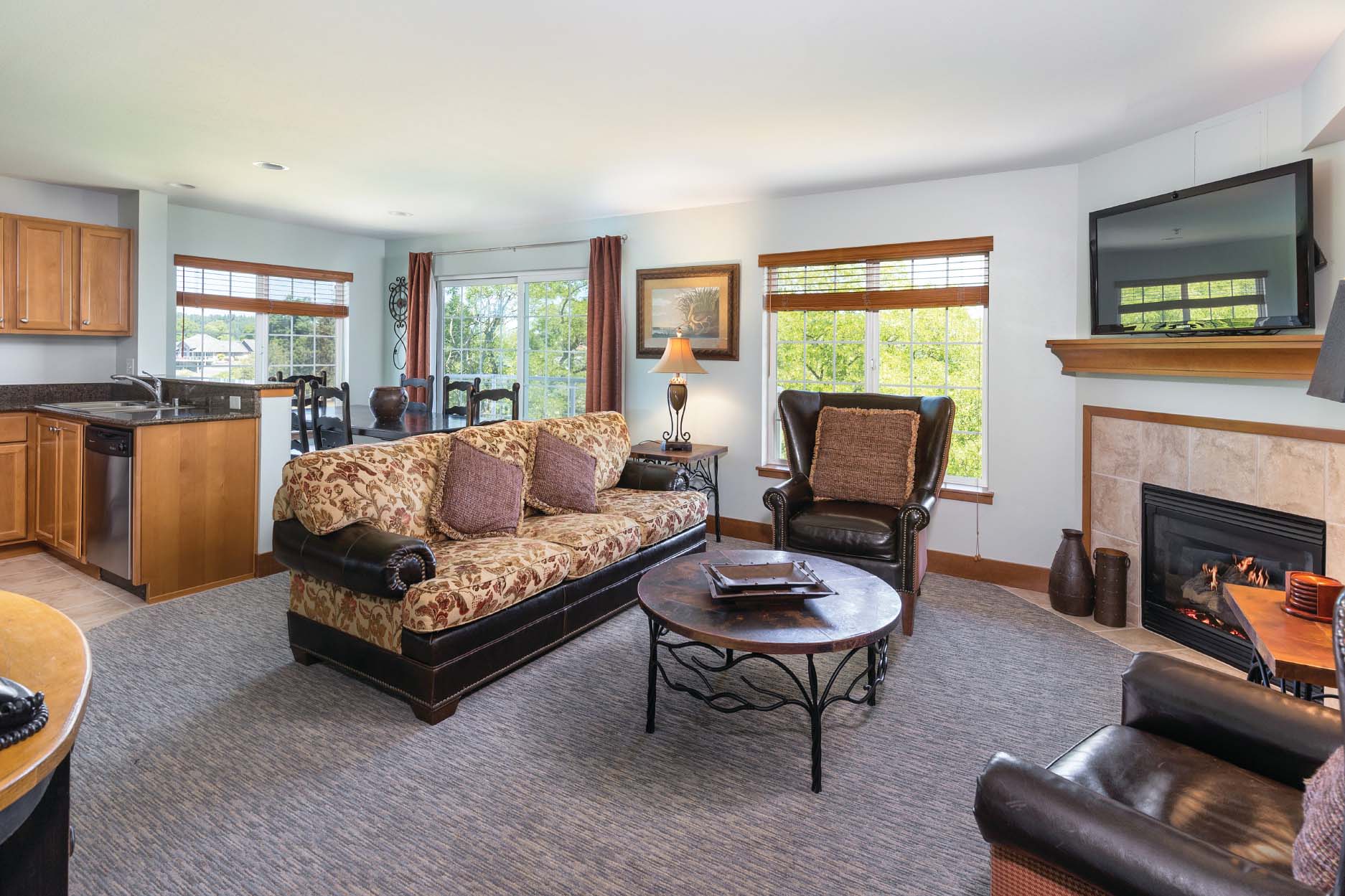 Guest room at the WorldMark Blaine in Birch Bay, Washington