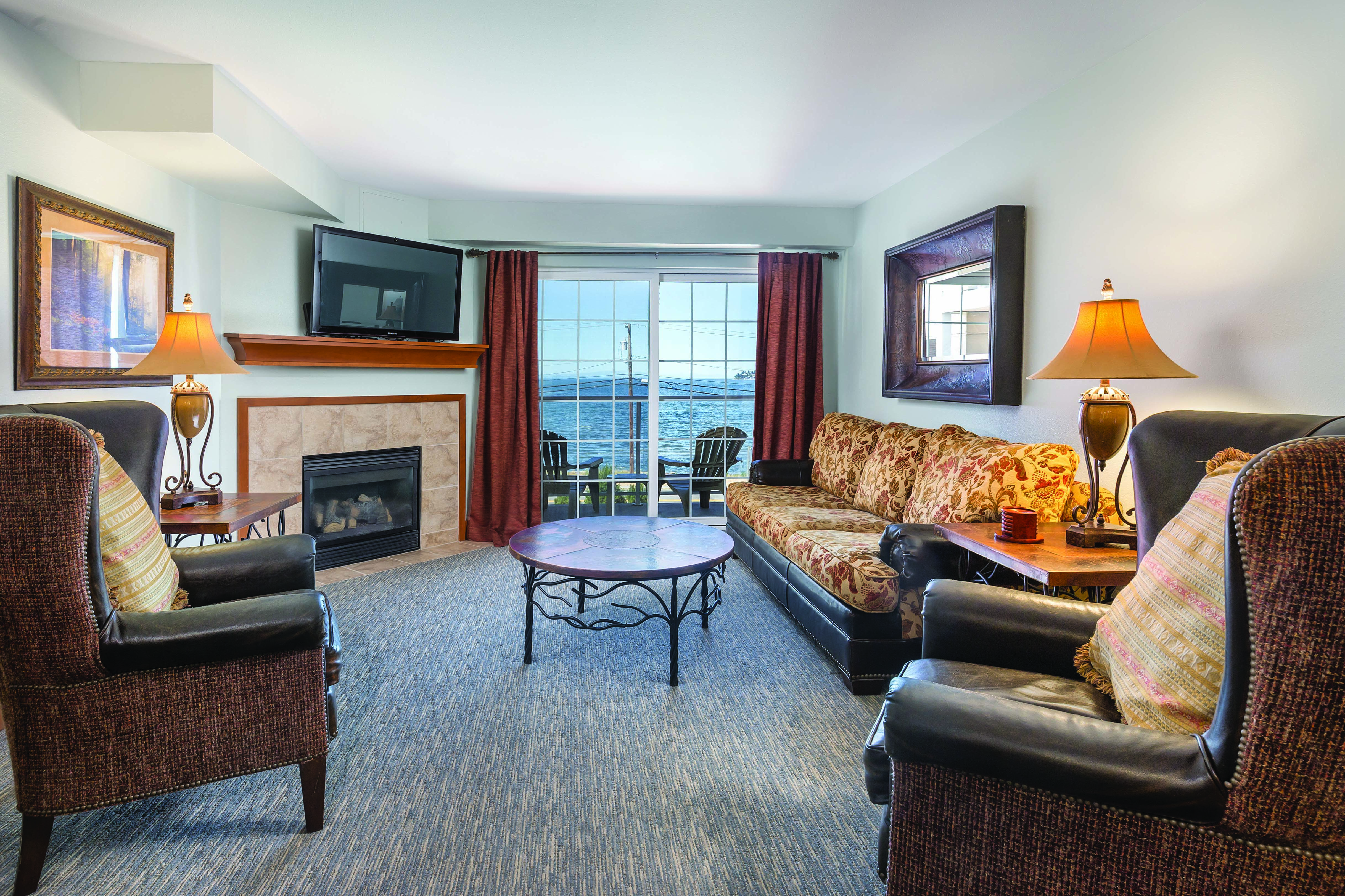 Guest room at the WorldMark Blaine in Birch Bay, Washington