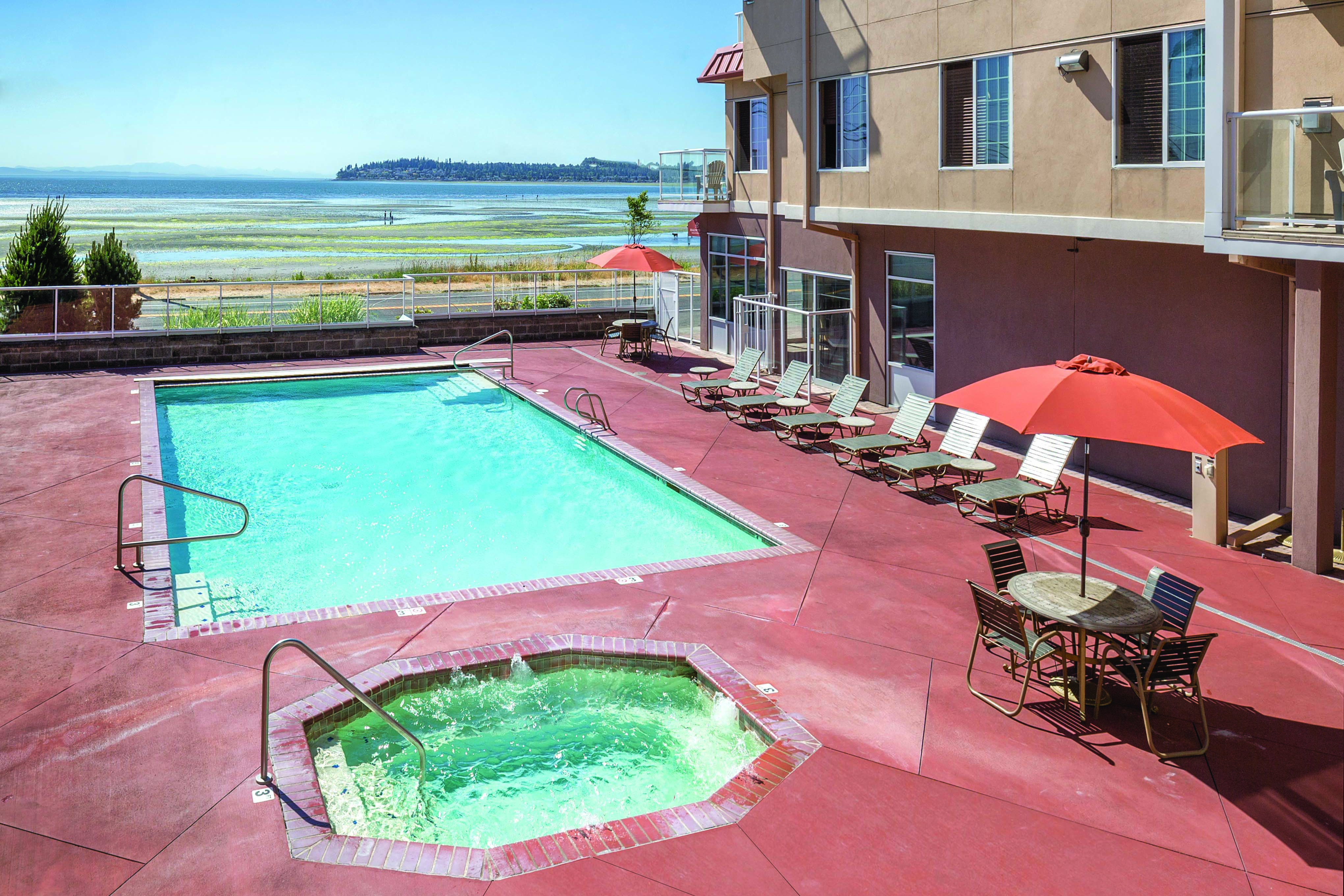 Pool daytime image at the WorldMark Blaine in Birch Bay, Washington
