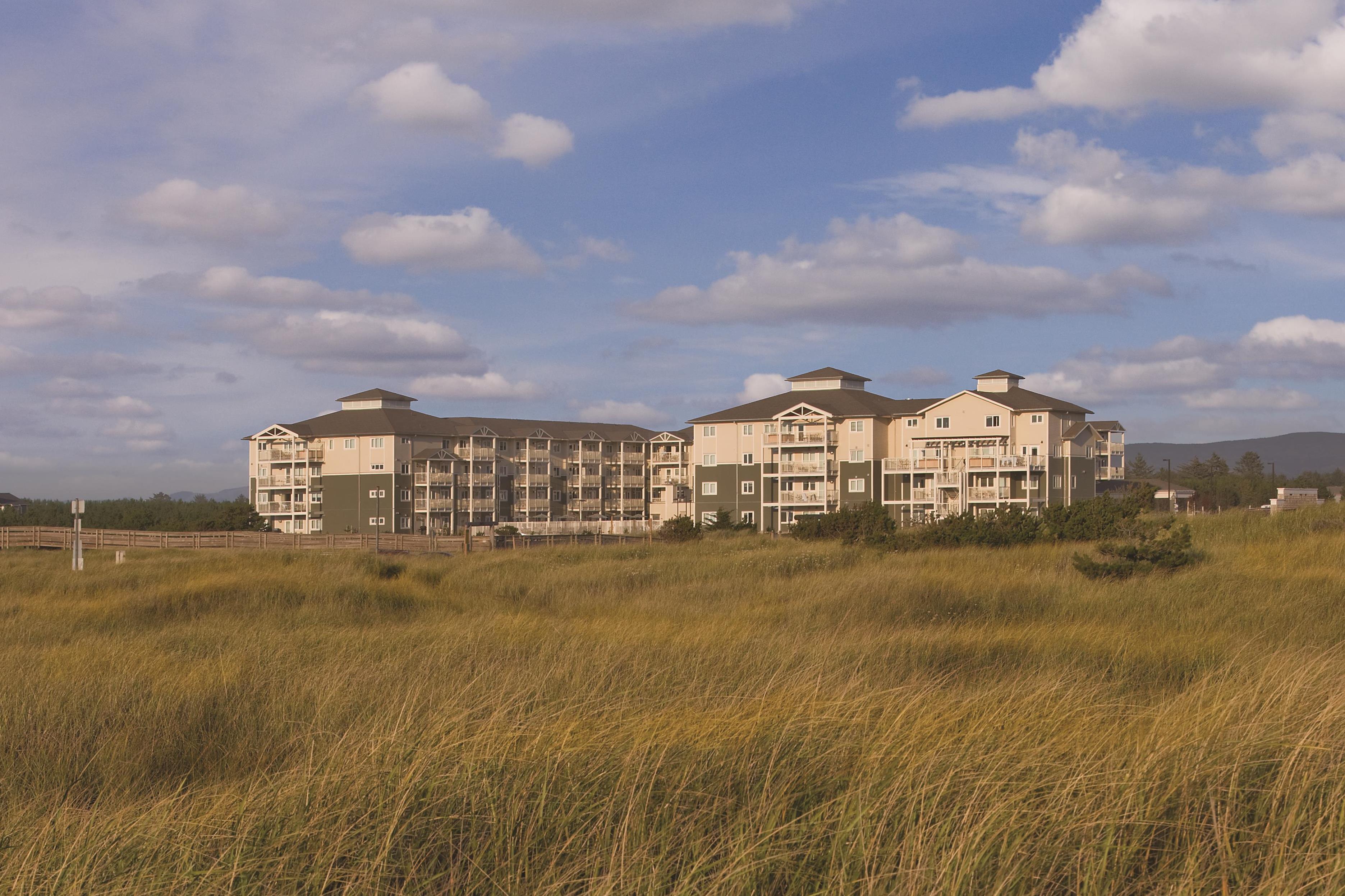 Exterior Day Image of WorldMark Long Beach hotel in Long Beach, Washington
