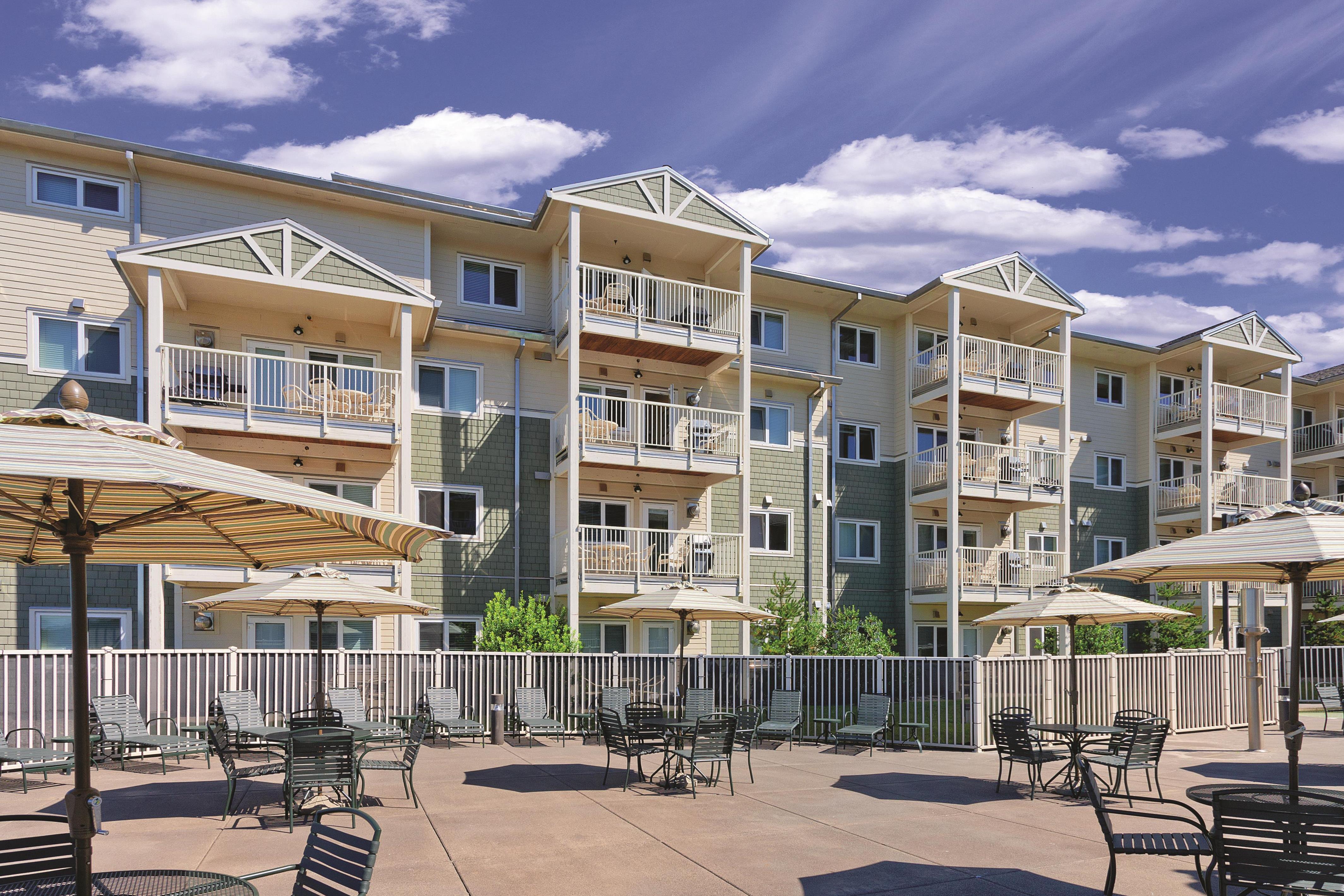 Exterior Day Image of WorldMark Long Beach hotel in Long Beach, Washington