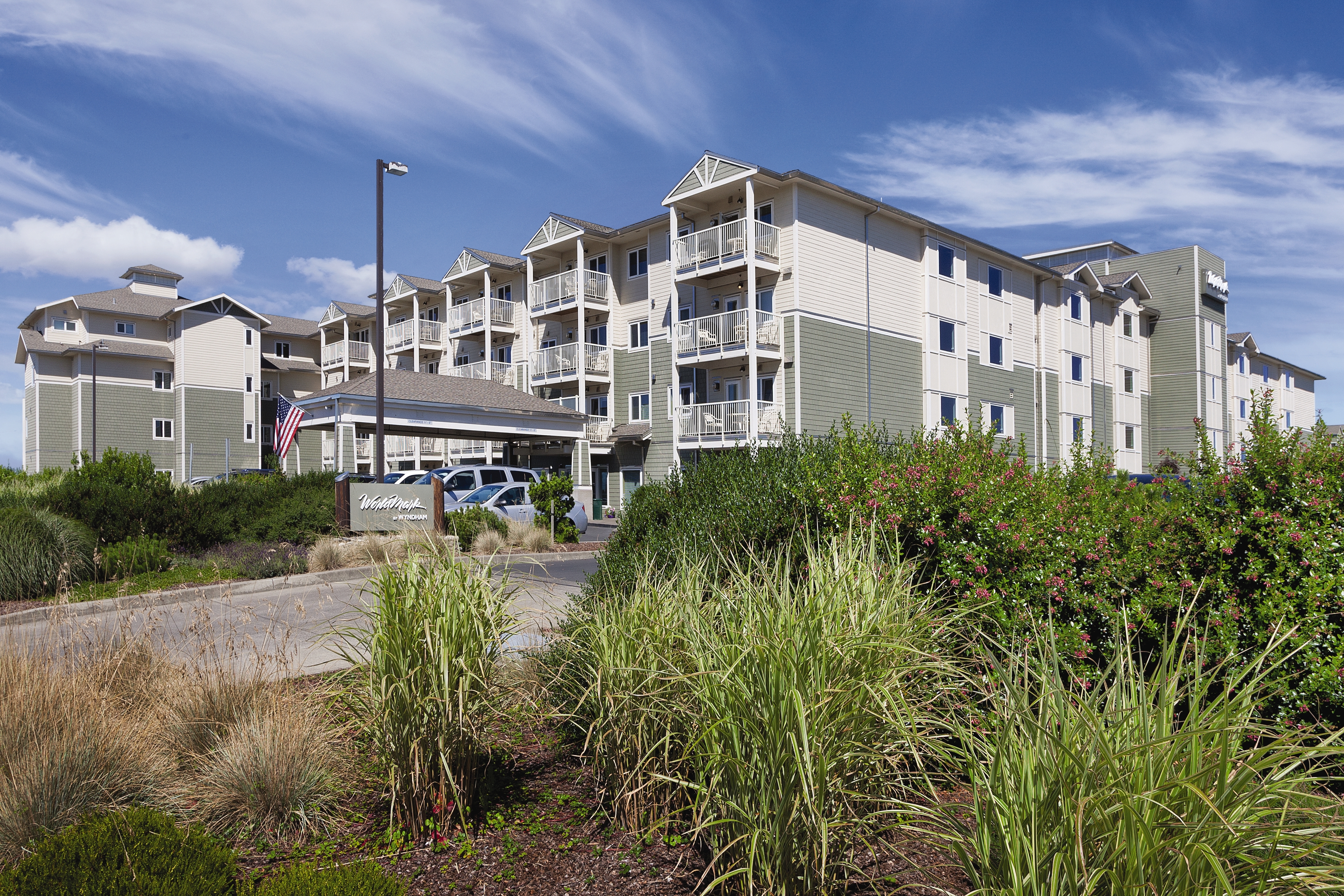 Exterior Day Image of WorldMark Long Beach hotel in Long Beach, Washington