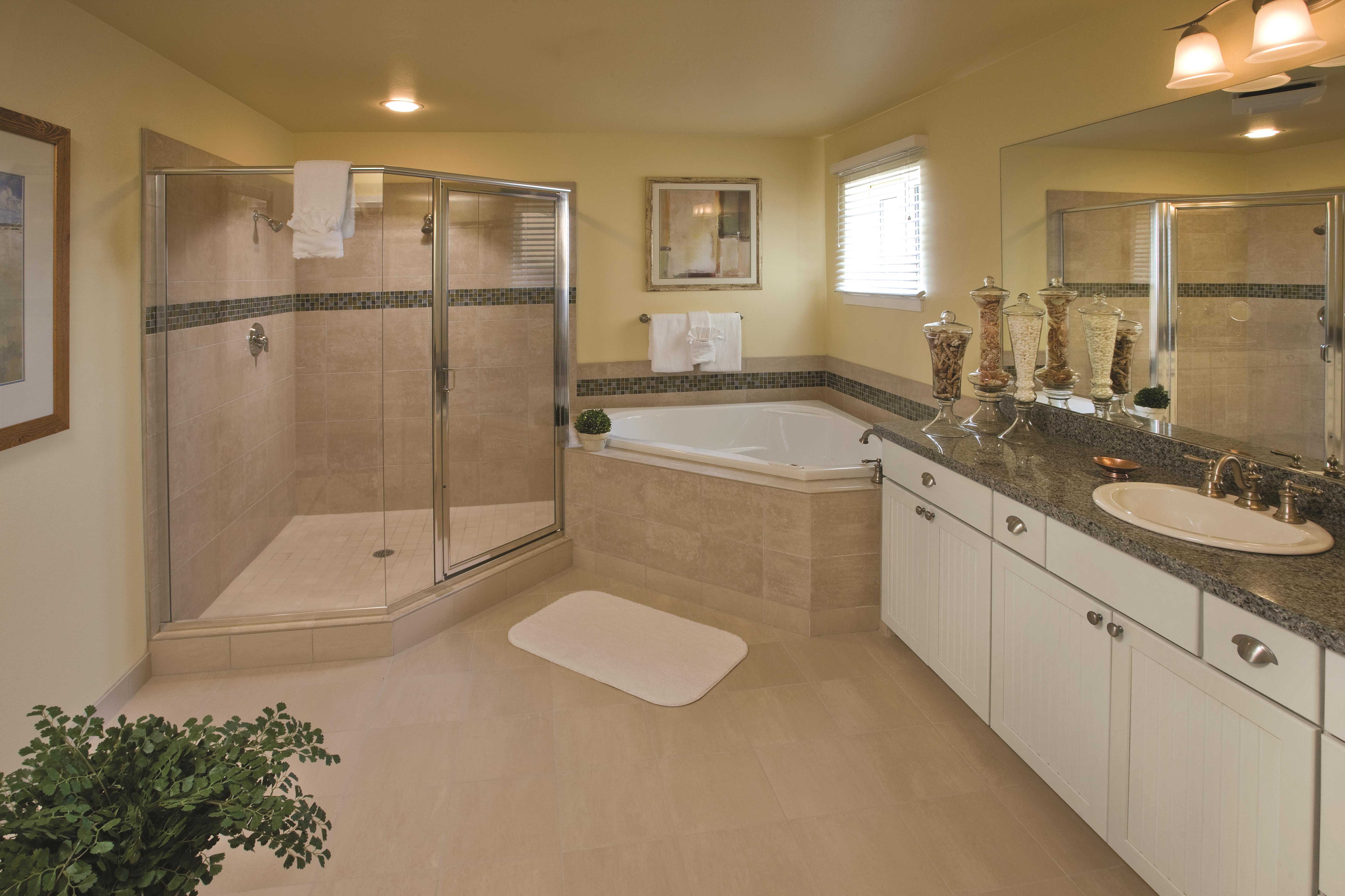 Guest room bath at the WorldMark Long Beach in Long Beach, Washington