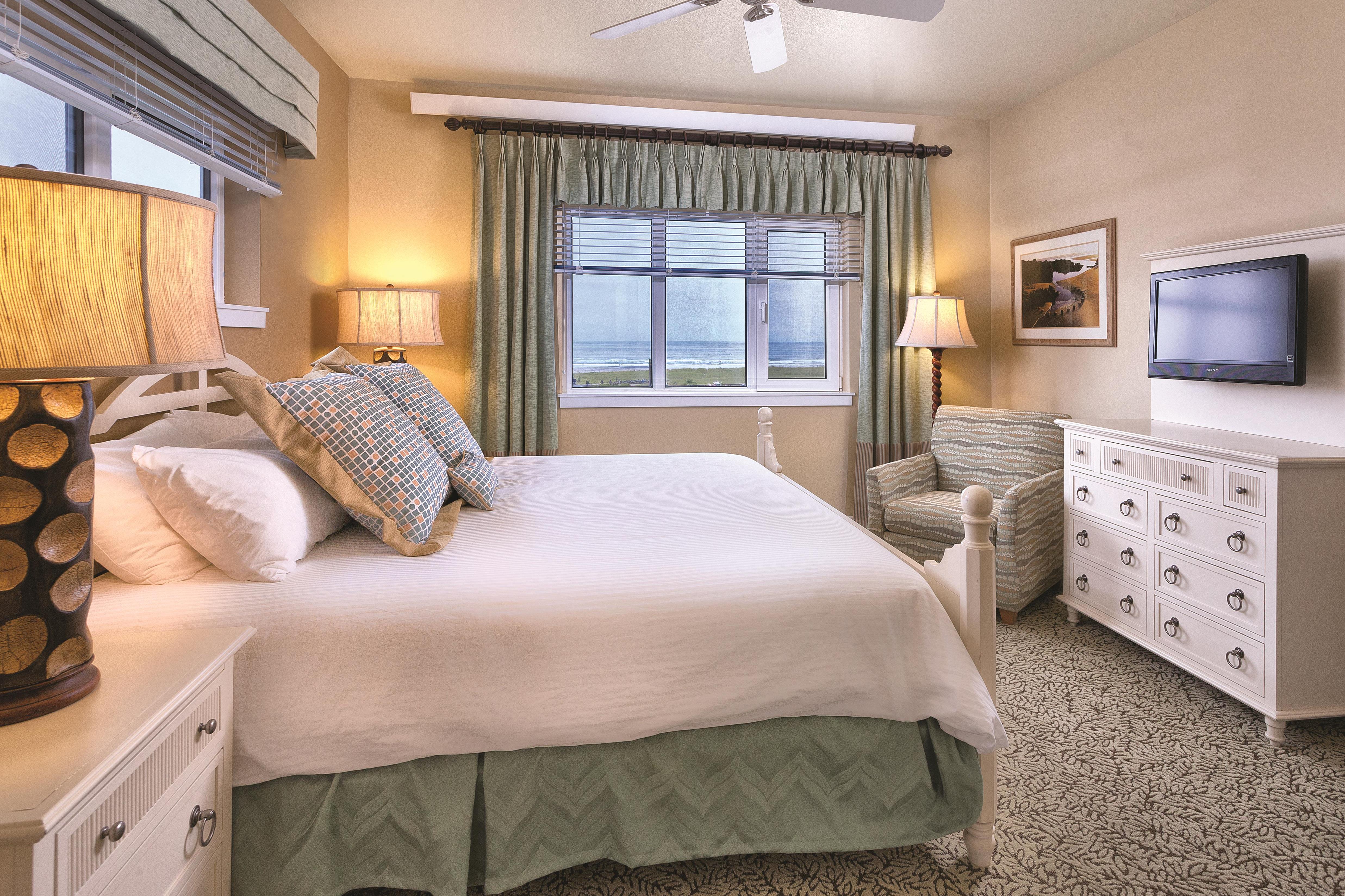 Guest room feature at the WorldMark Long Beach in Long Beach, Washington