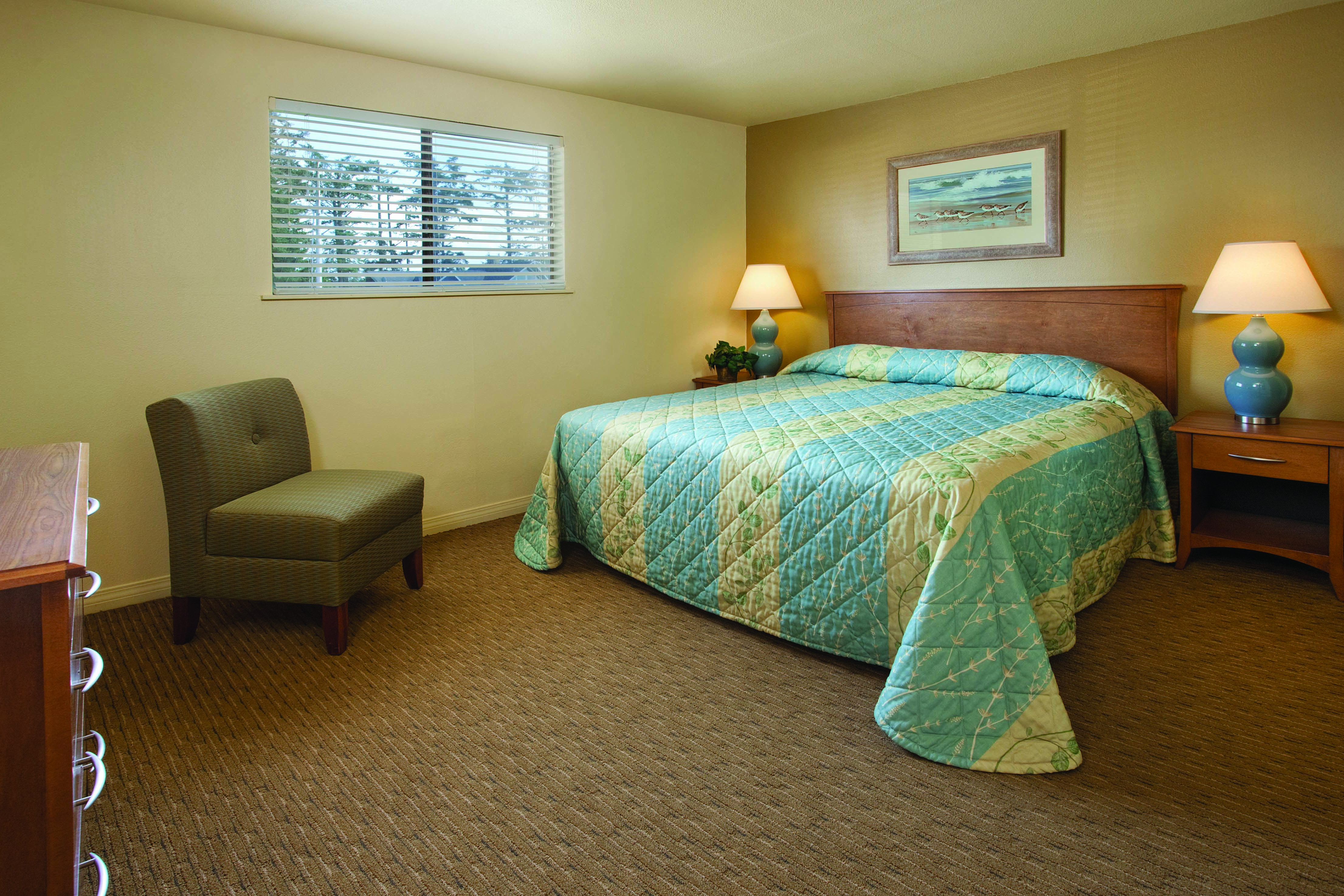 Guest room at the WorldMark Surfside Inn in Ocean Park, Washington
