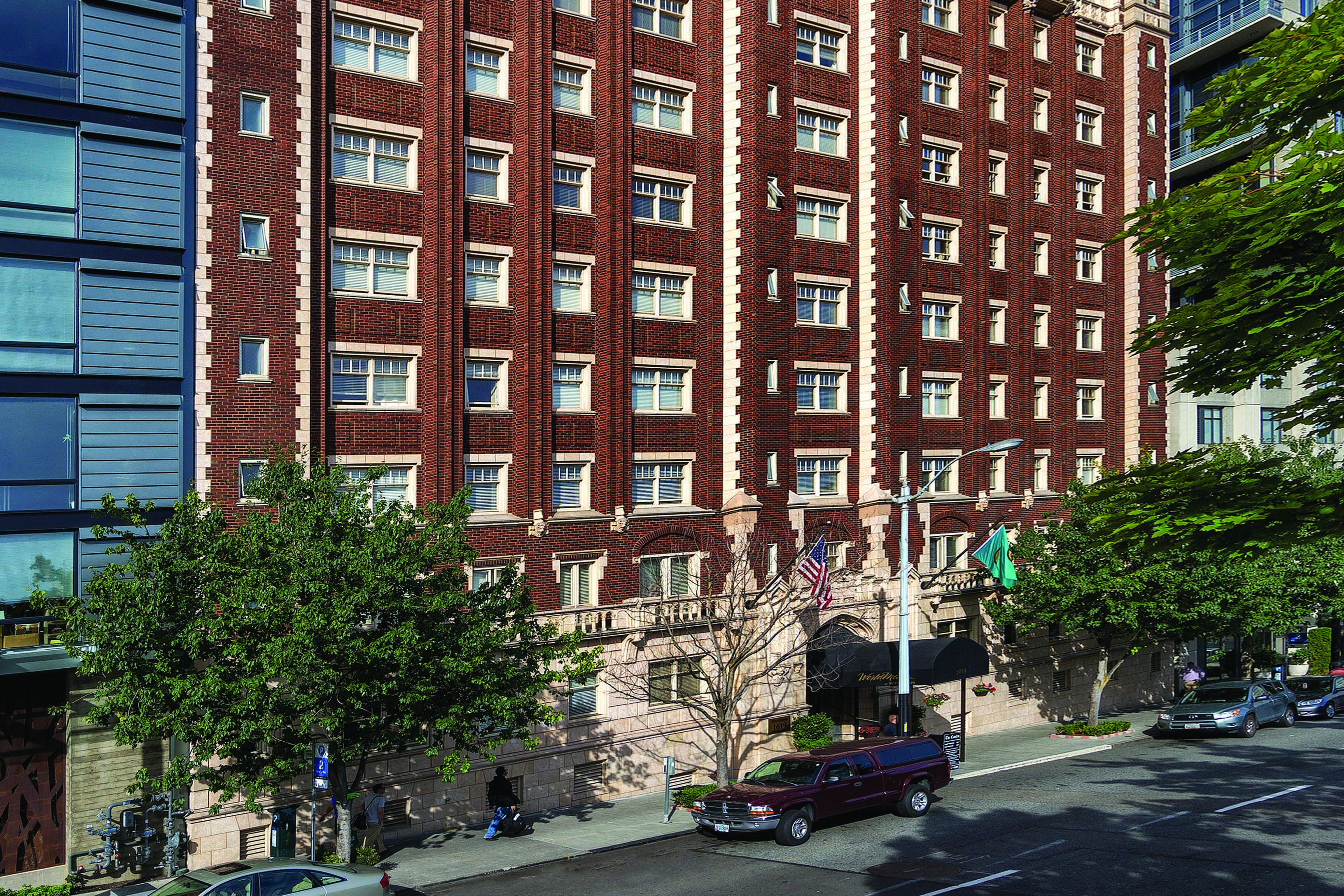 Exterior Day Image of WorldMark Seattle - The Camlin hotel in Seattle, Washington