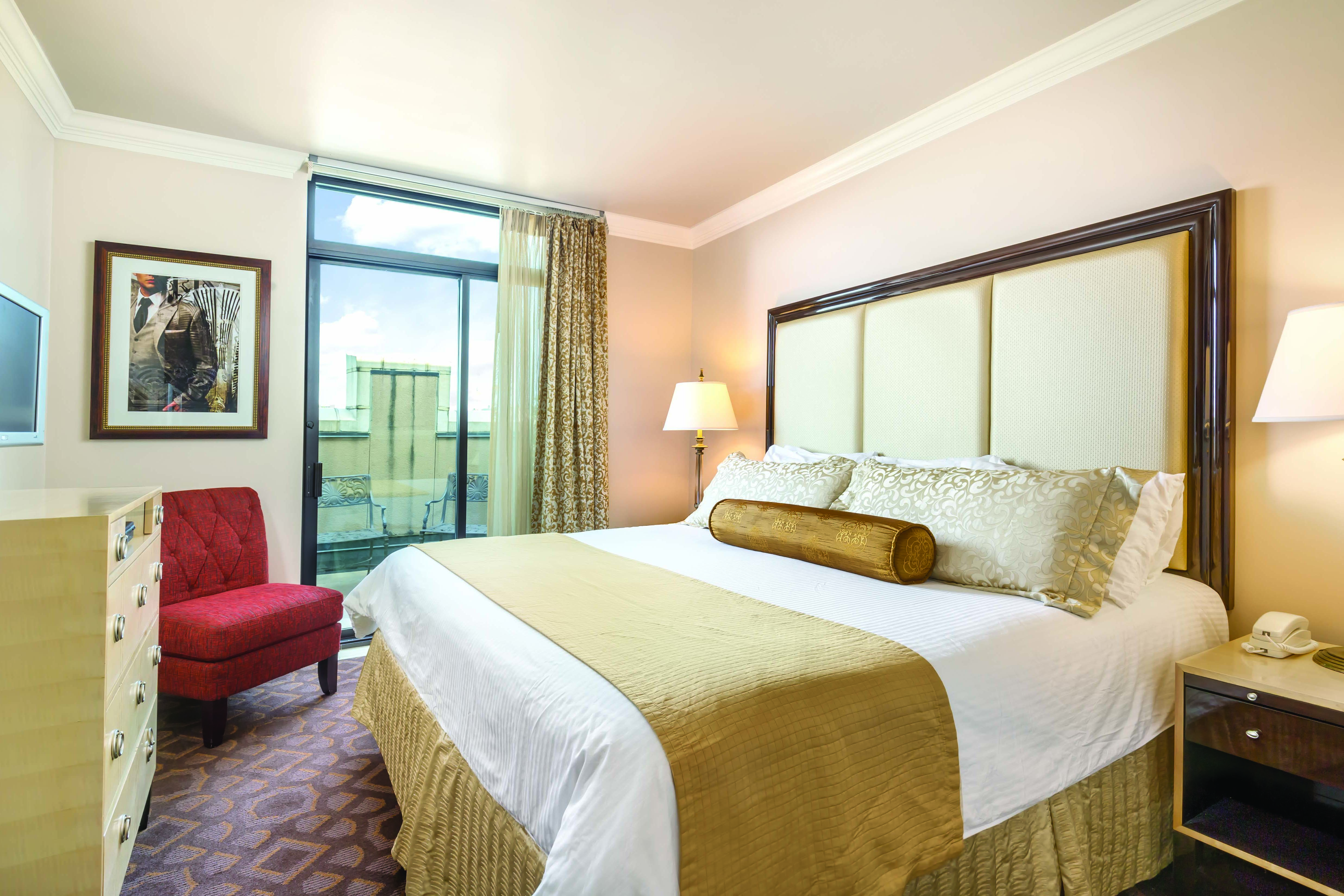 Guest room feature at the WorldMark Seattle - The Camlin in Seattle, Washington